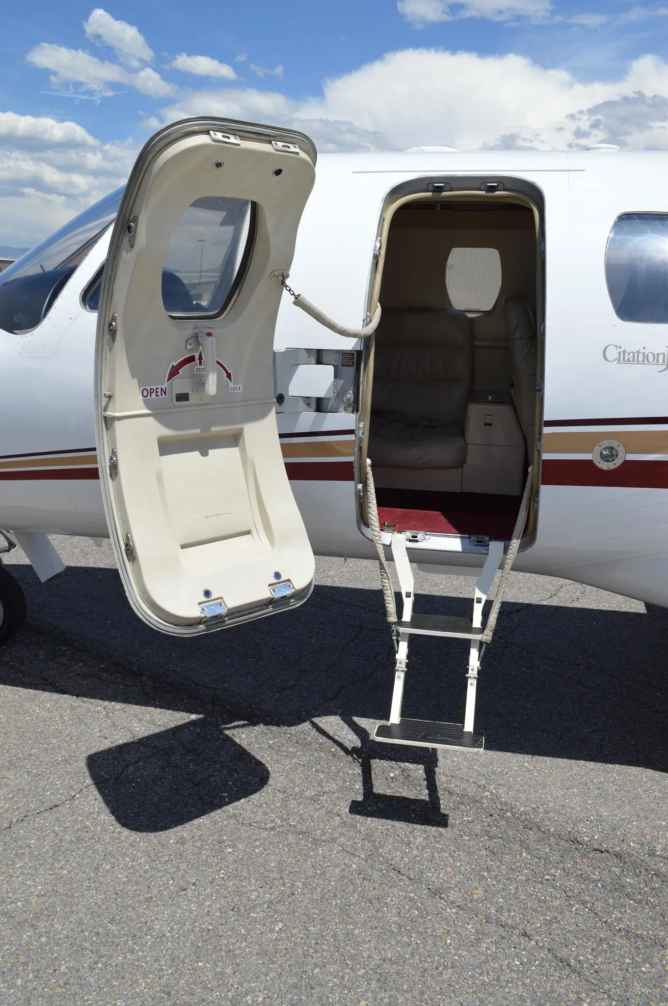 Cabin interior of a 1999 CESSNA CITATION JET.