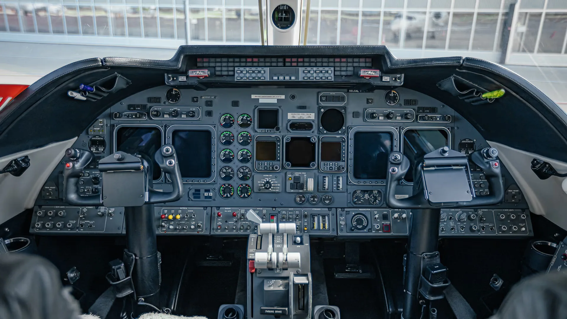 Cockpit and instrument panel of a 2006 Bombardier Learjet 60.