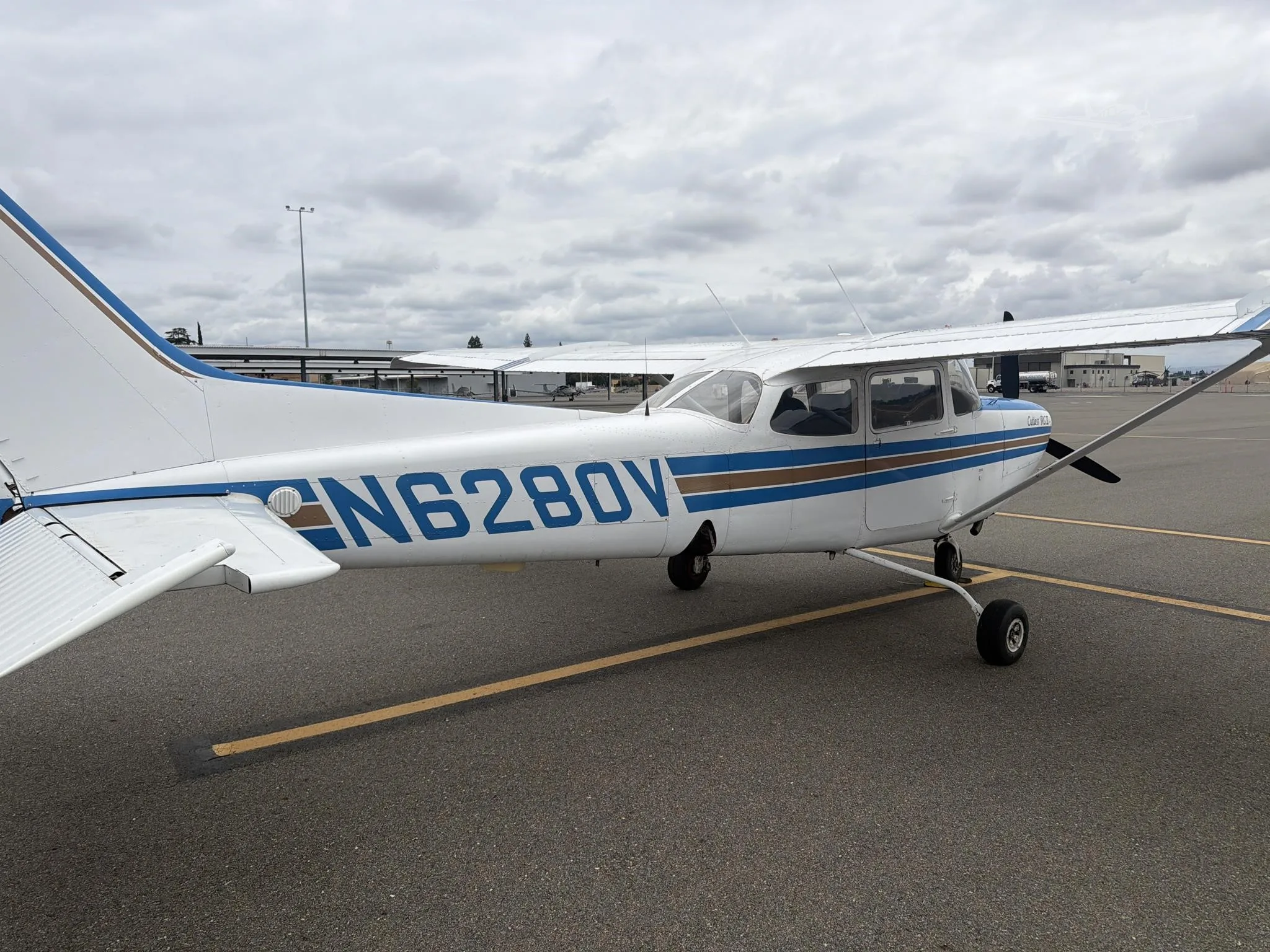 Exterior view of a 1980 CESSNA 172RG CUTLASS, N6280V.