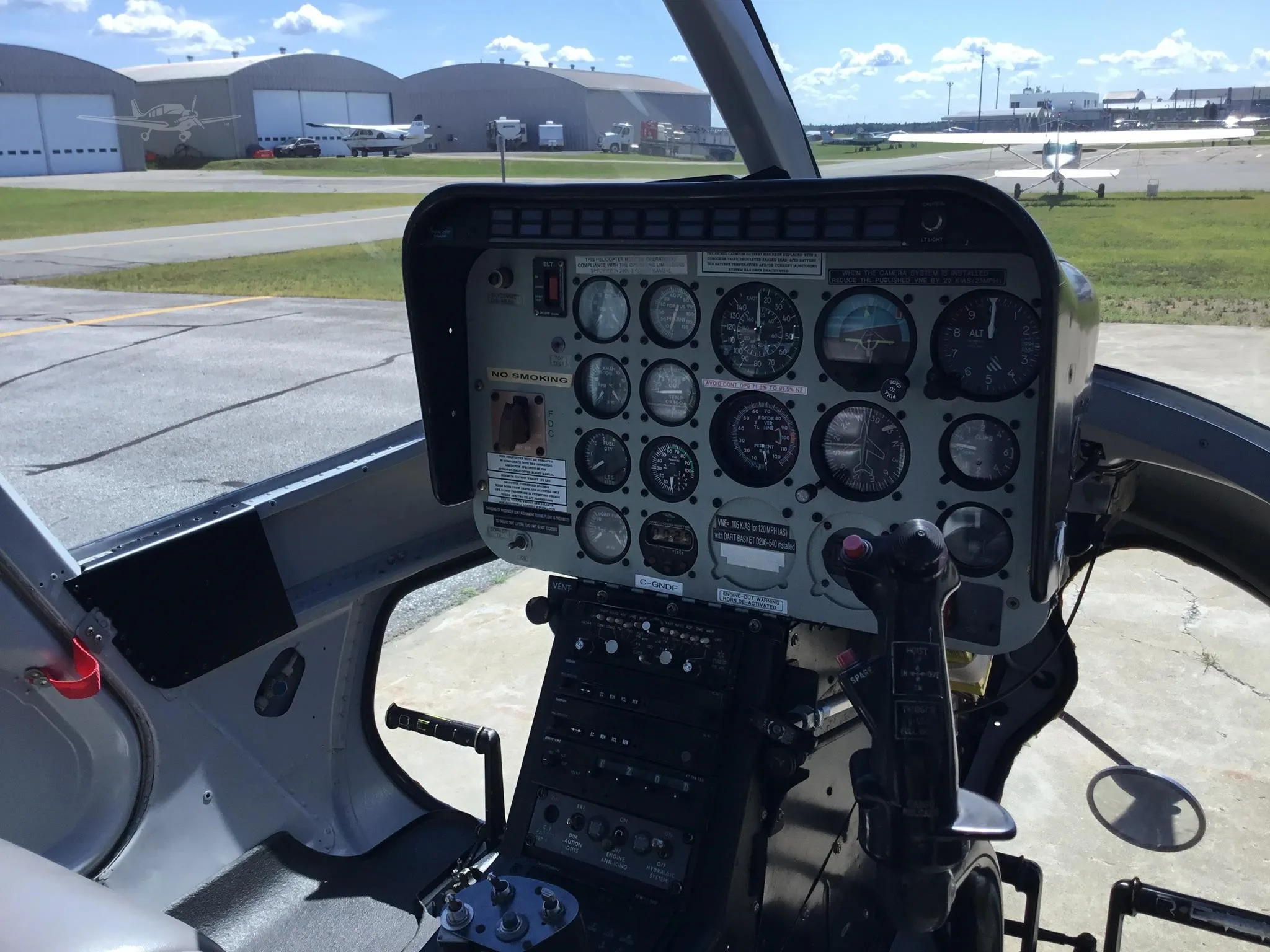 Avionics suite of a 1981 BELL 206L I/C30P.