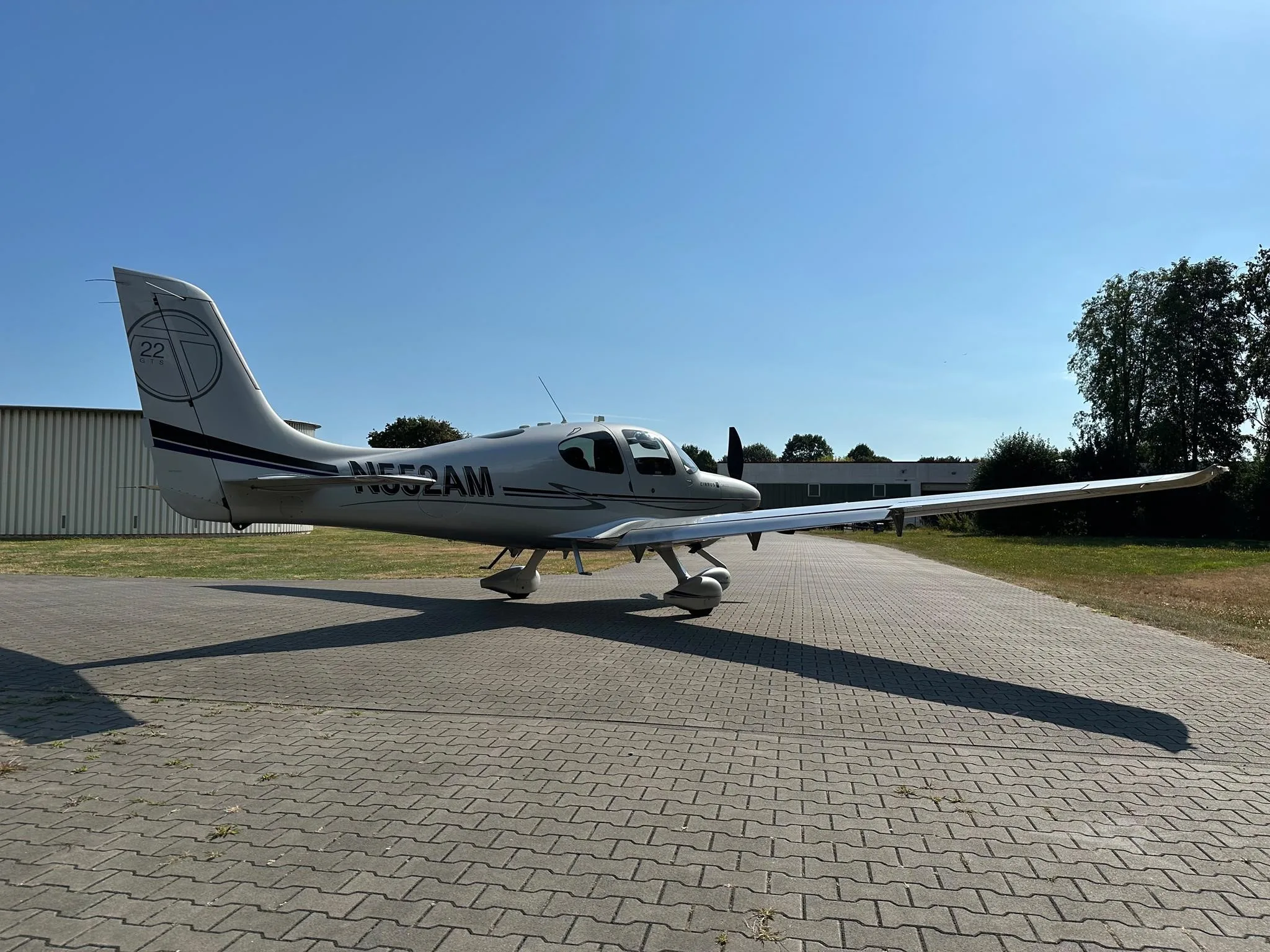 Marketing image of a 2011 CIRRUS SR22 TURBO.