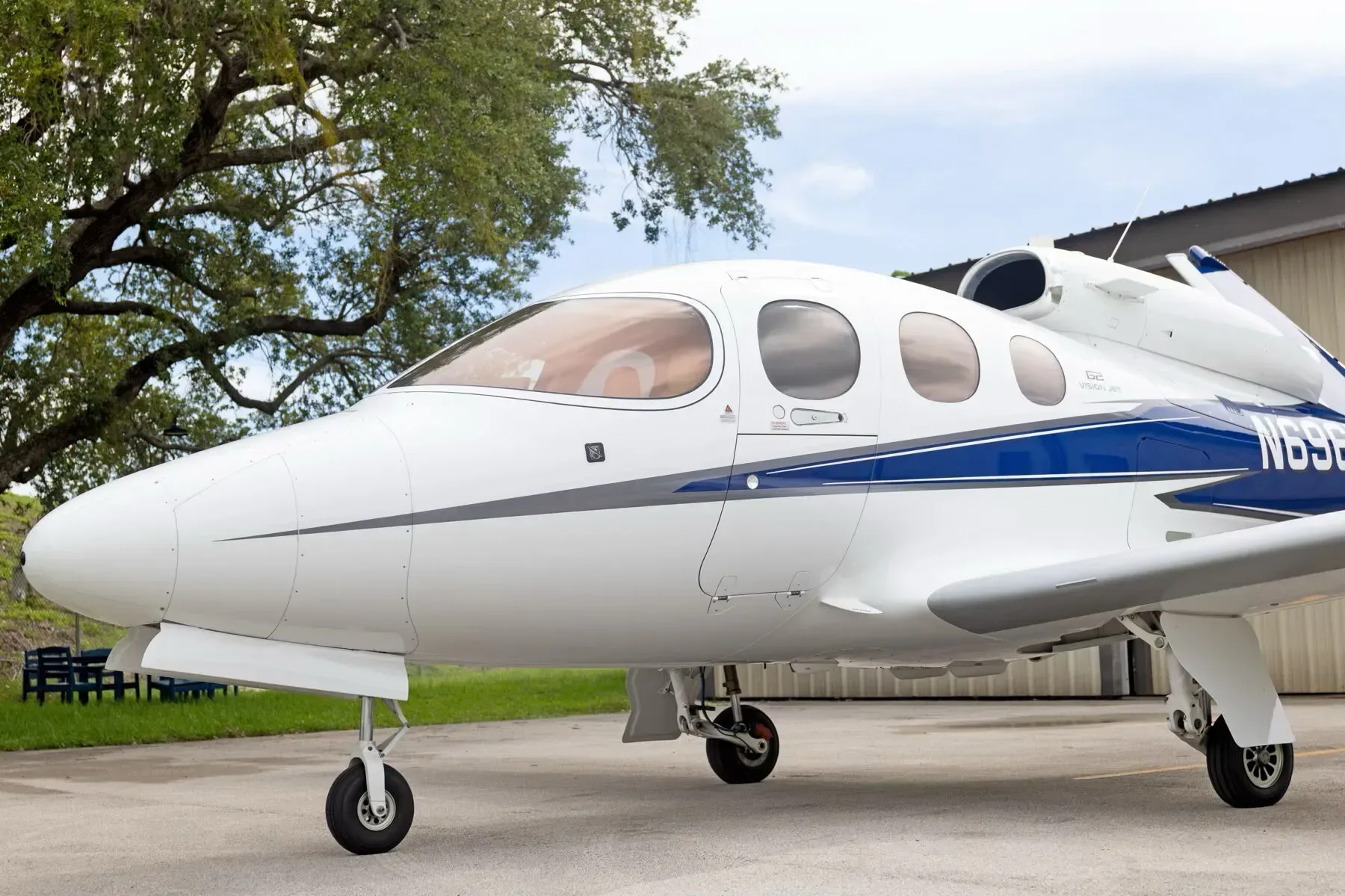 Exterior view of a 2019 Cirrus Vision, N696MR.