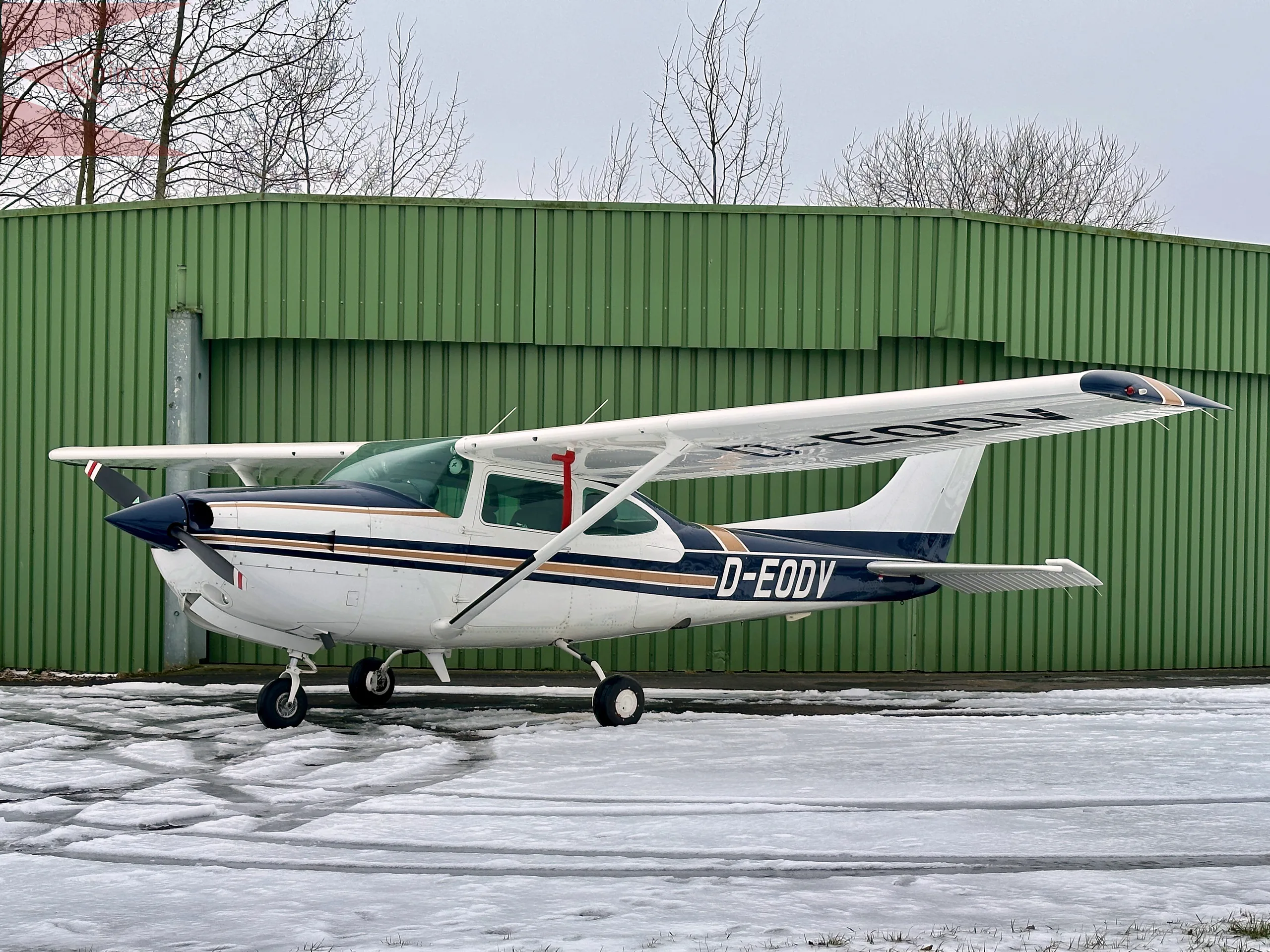 Exterior view of a 1980 Cessna fr 182 rg skylane 382.