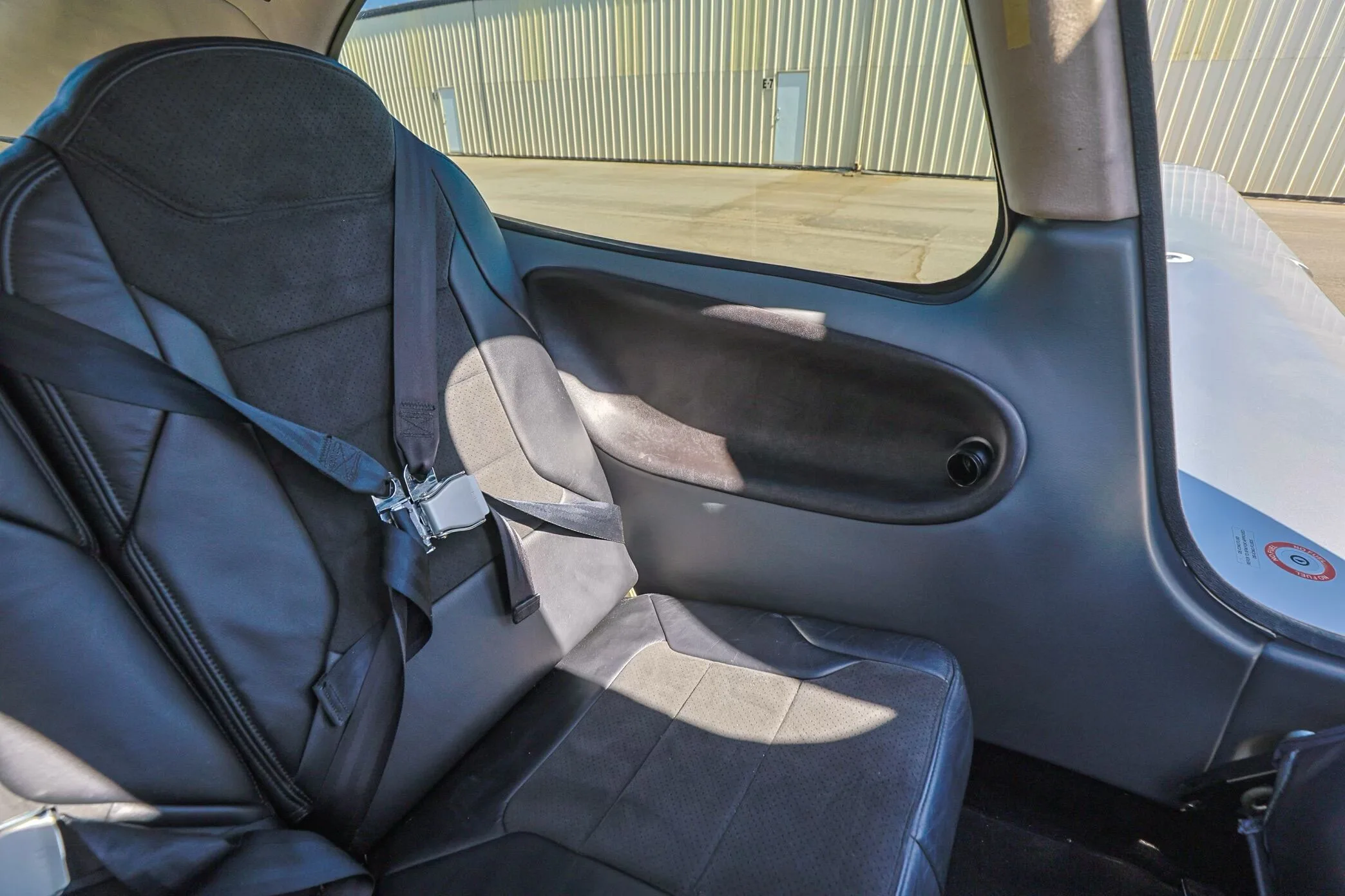 Cabin interior of a Cirrus N762CR SR22-G3 Turbo GTS - Aerista.