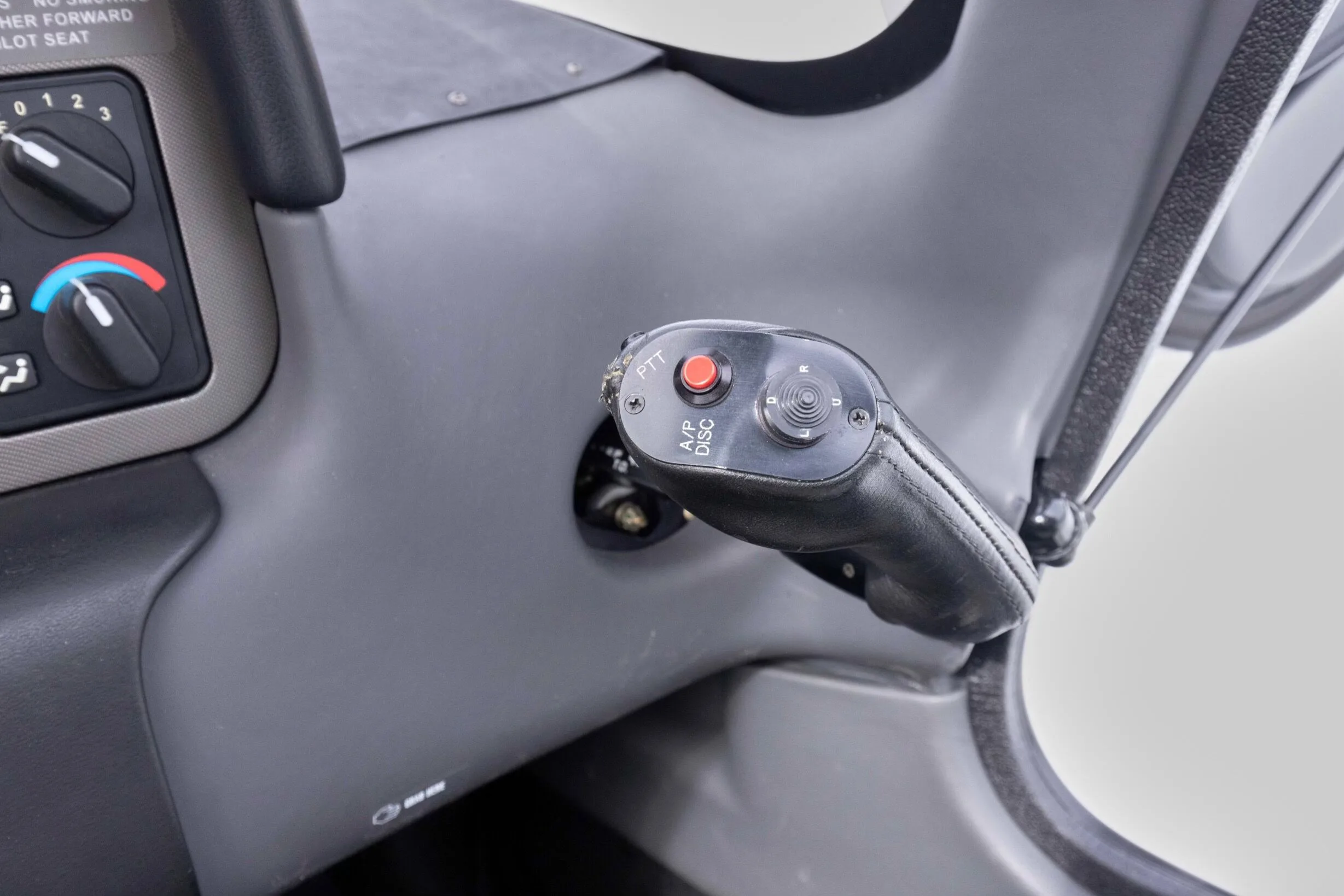 Cockpit and instrument panel of a 2008 Cirrus SR22-G3 Turbo GTS.