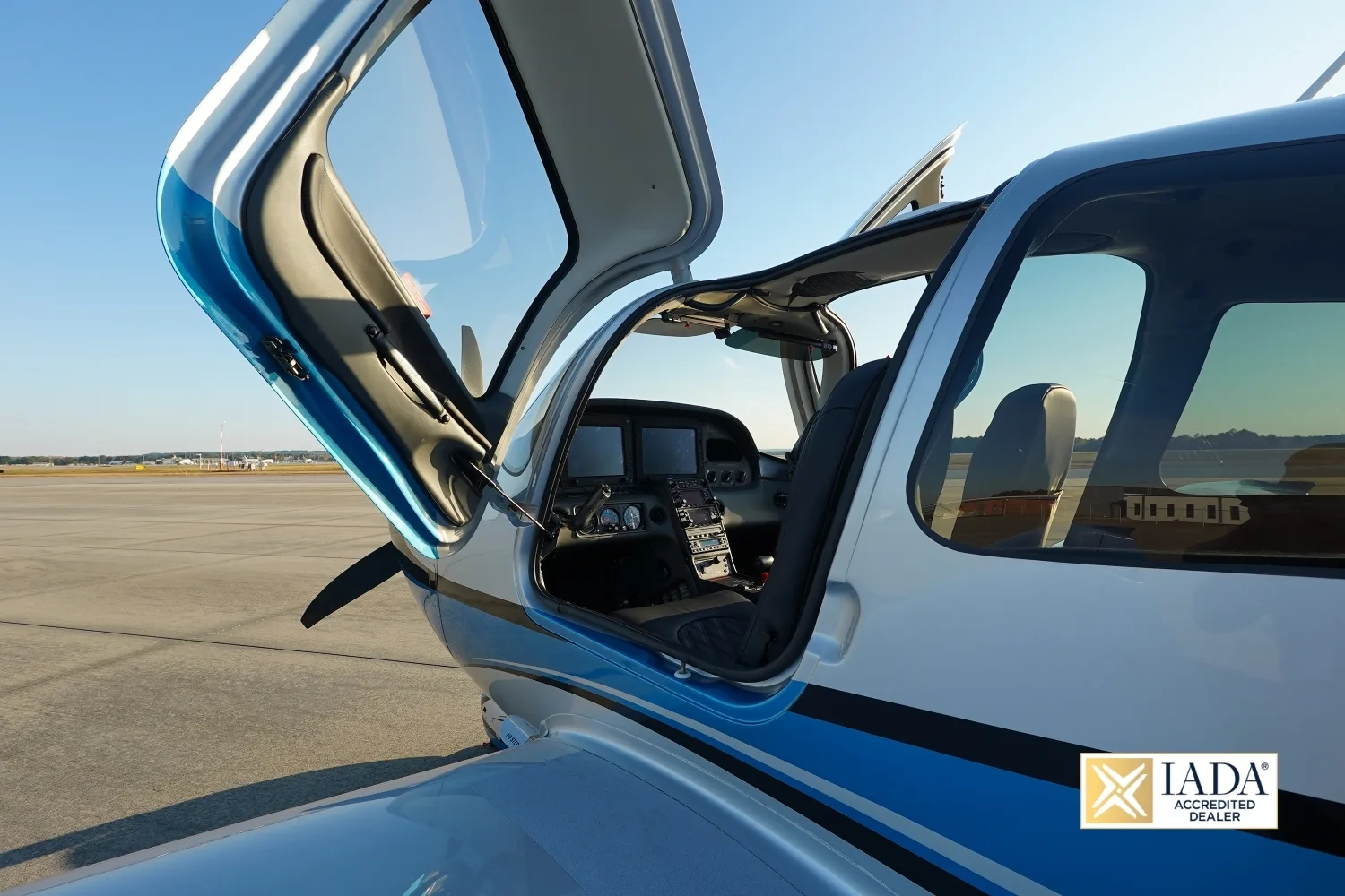 Exterior view of a 2006 Cirrus SR22 G2 GTS.