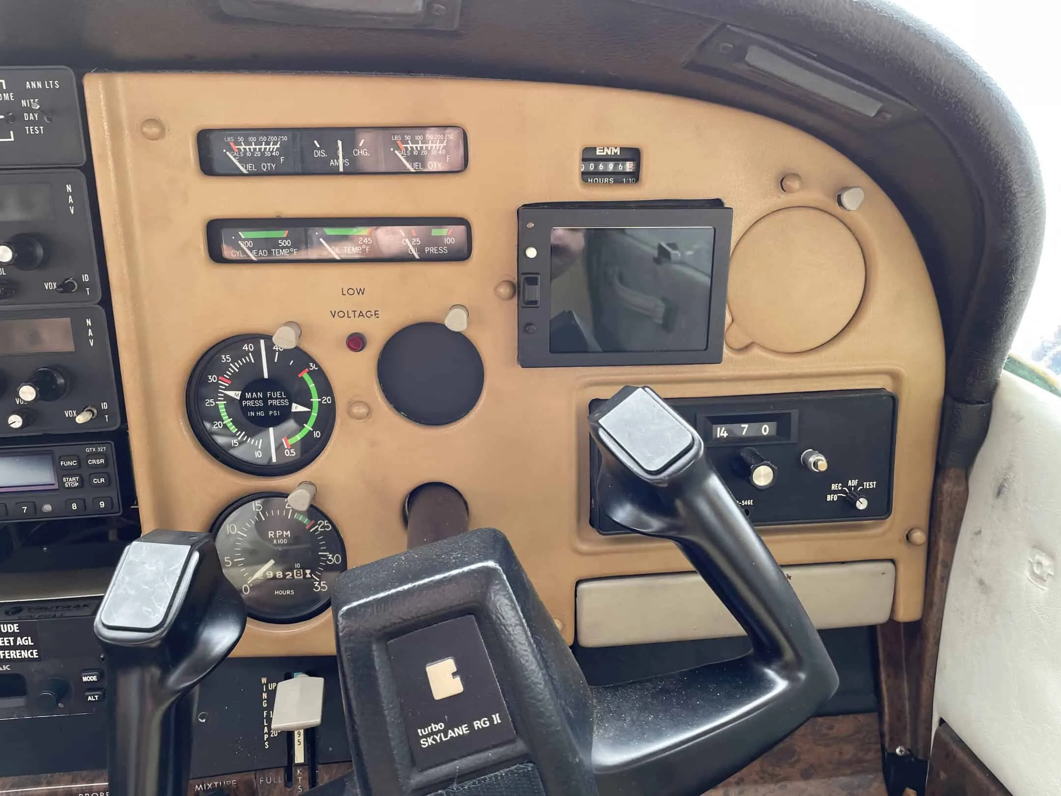 Cockpit and instrument panel of a 1979 Cessna TR182.