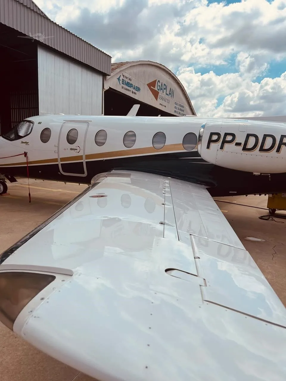 Exterior view of a 1997 HAWKER 400A, PP-DDR.