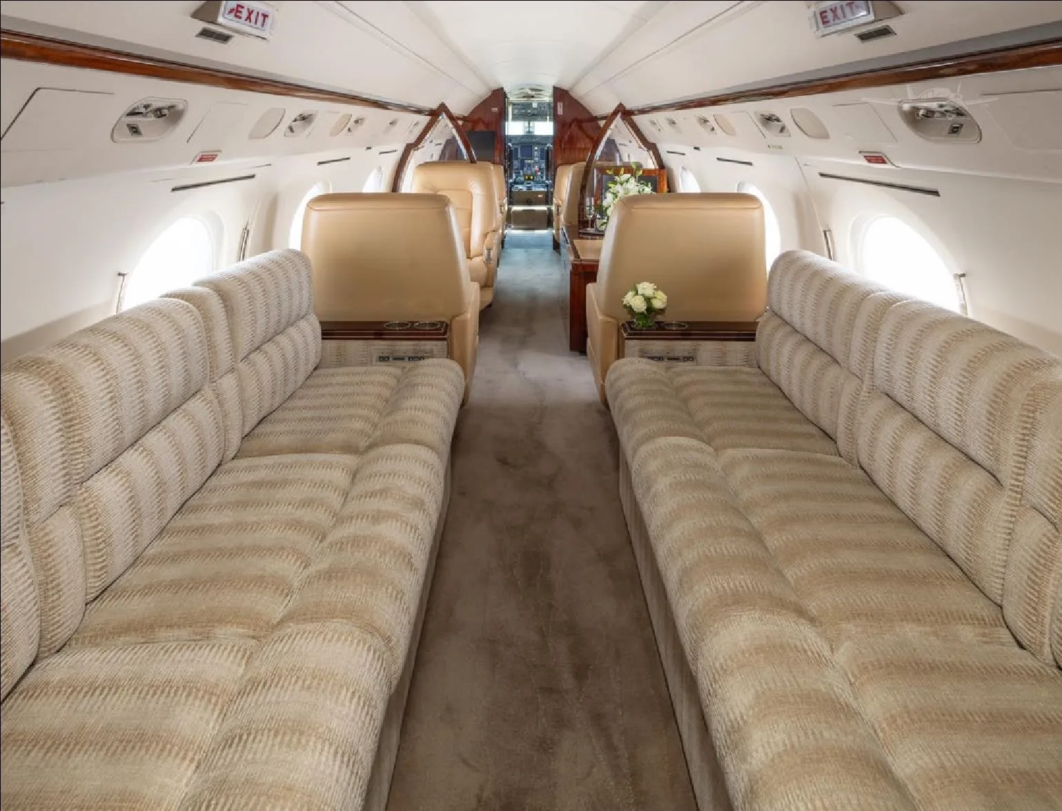 Cabin interior of a 2001 GULFSTREAM GIVSP.