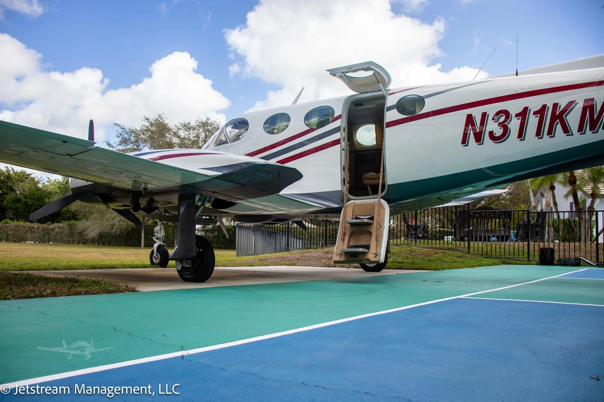 Exterior view of a 1979 CESSNA 340A, N311KM.