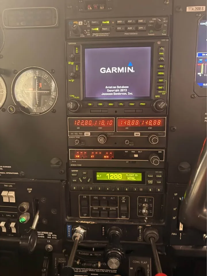 Avionics suite of a 1979 Cessna 210N.