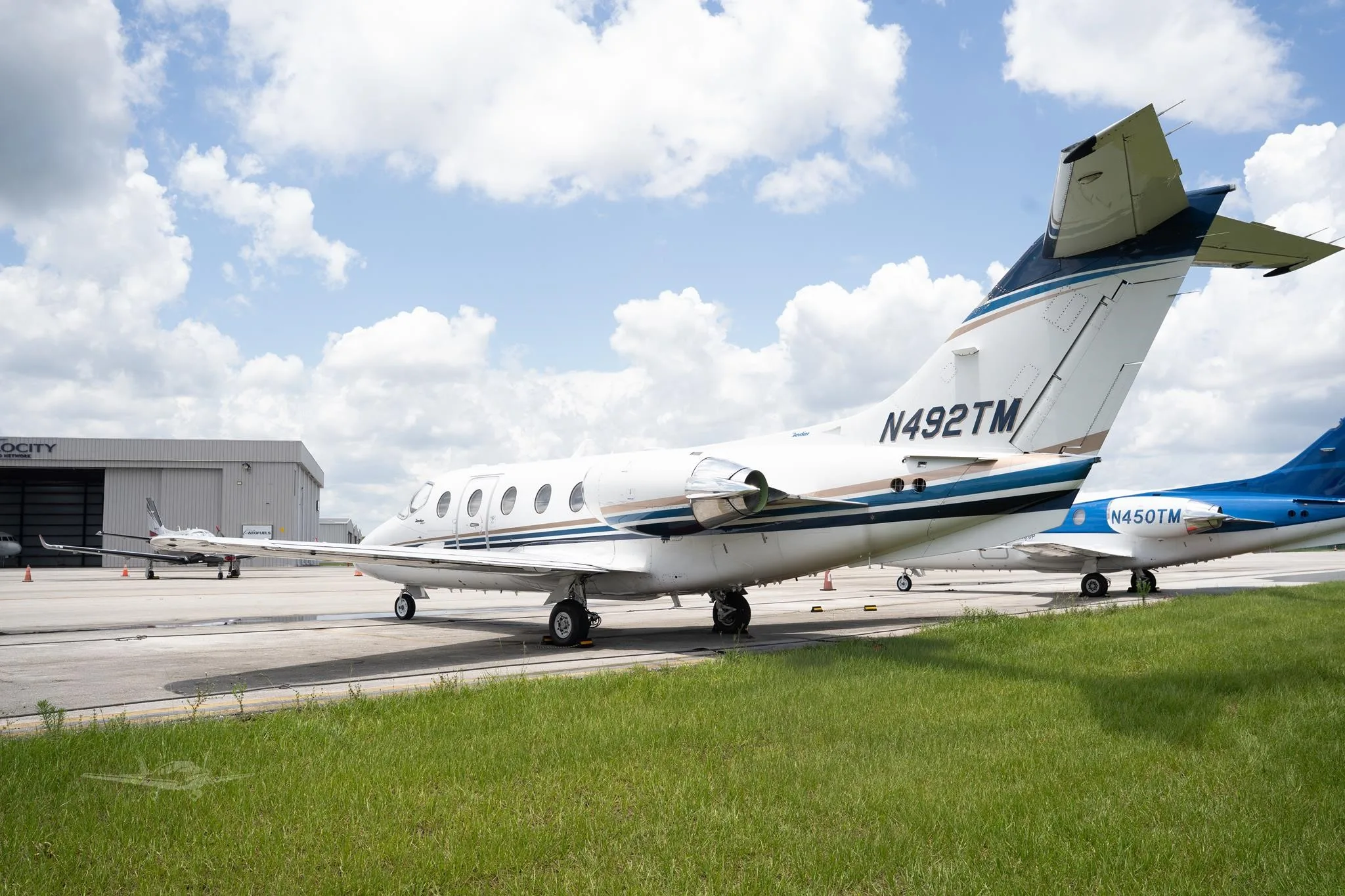 Exterior view of a 2008 HAWKER 400XP, N492TM.