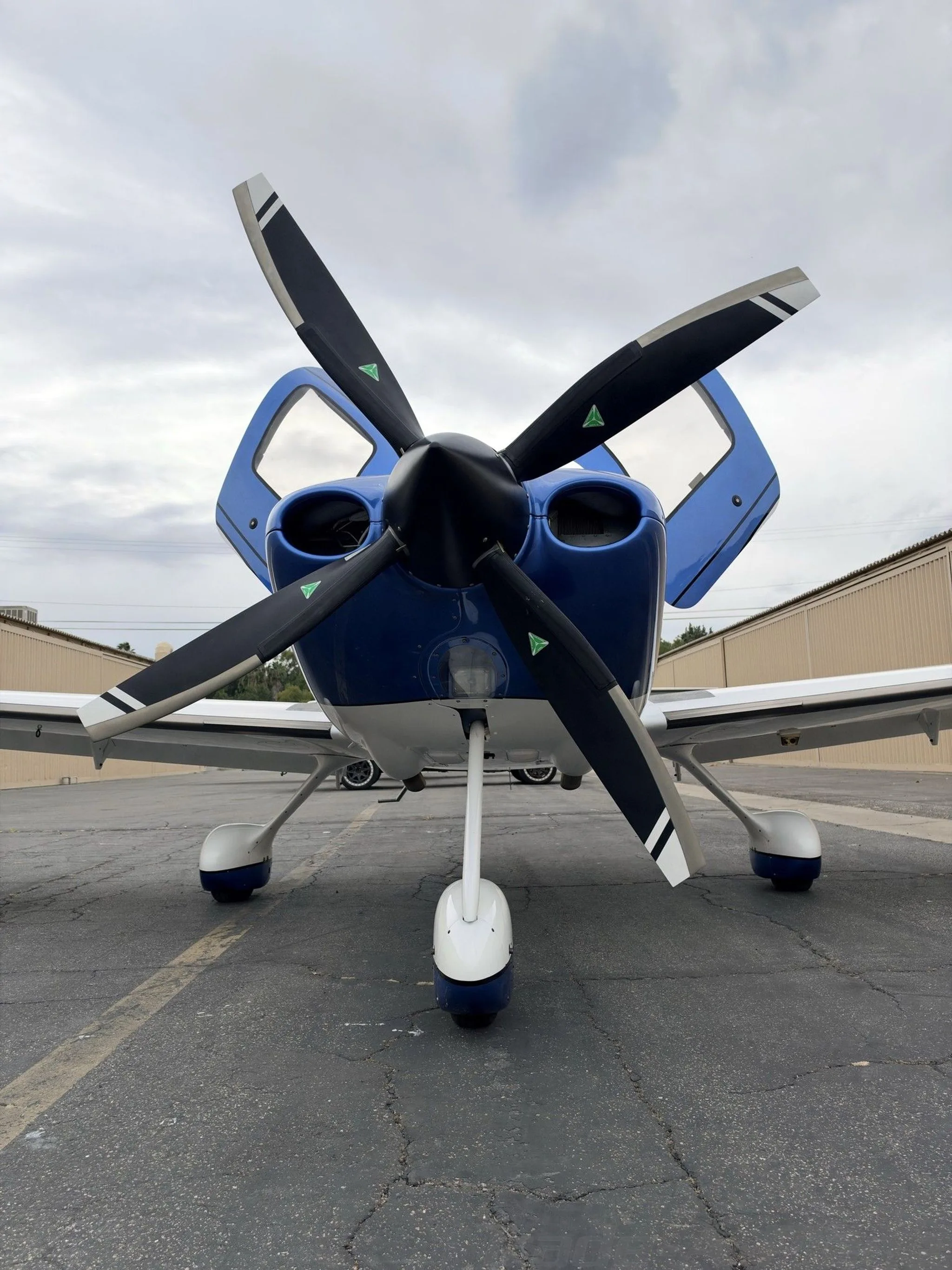 Exterior view of a 2008 CIRRUS SR22-G3 TURBO GTS, N325CL.