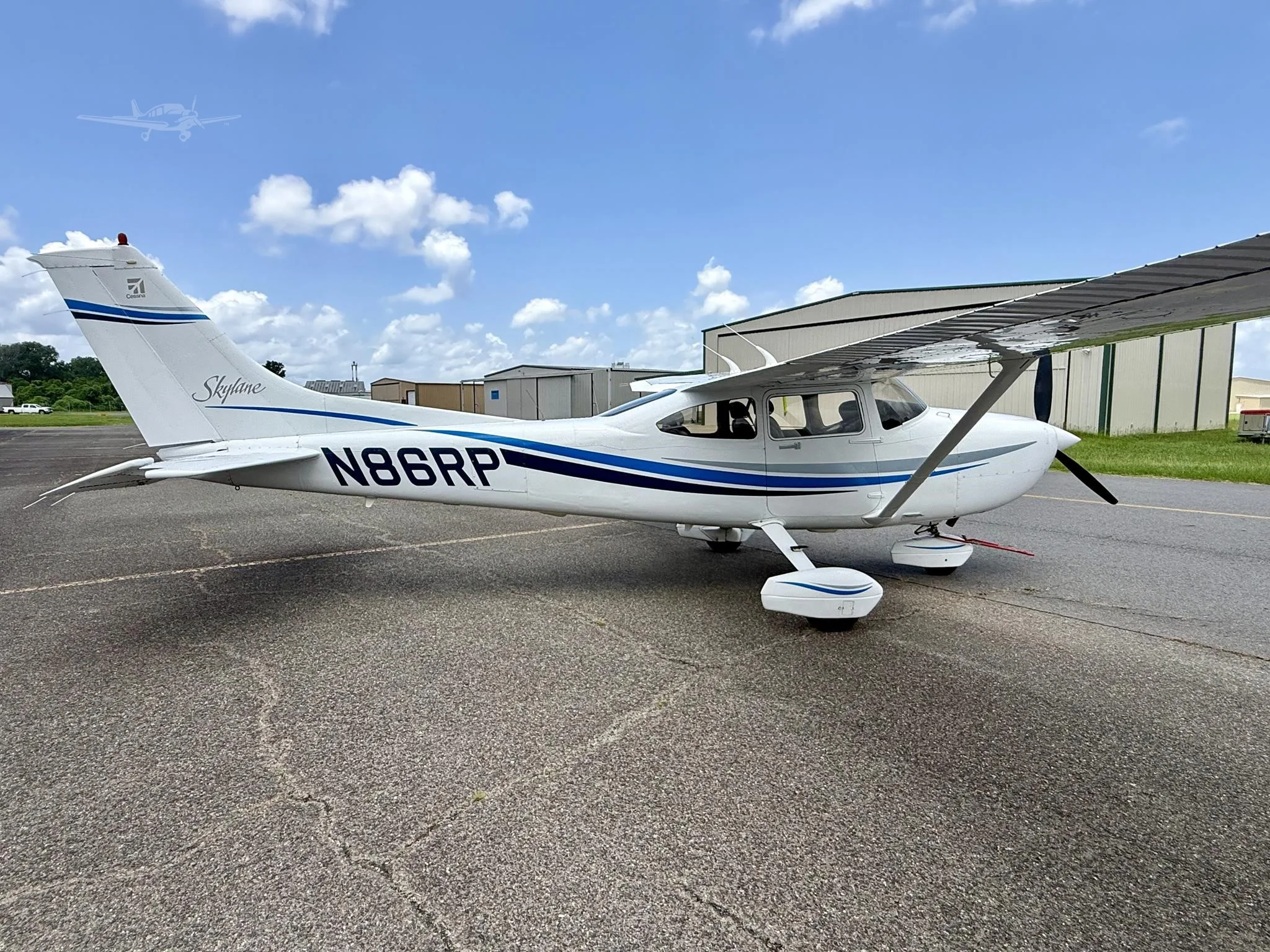 Exterior view of a 1999 CESSNA 182S SKYLANE, N86RP.