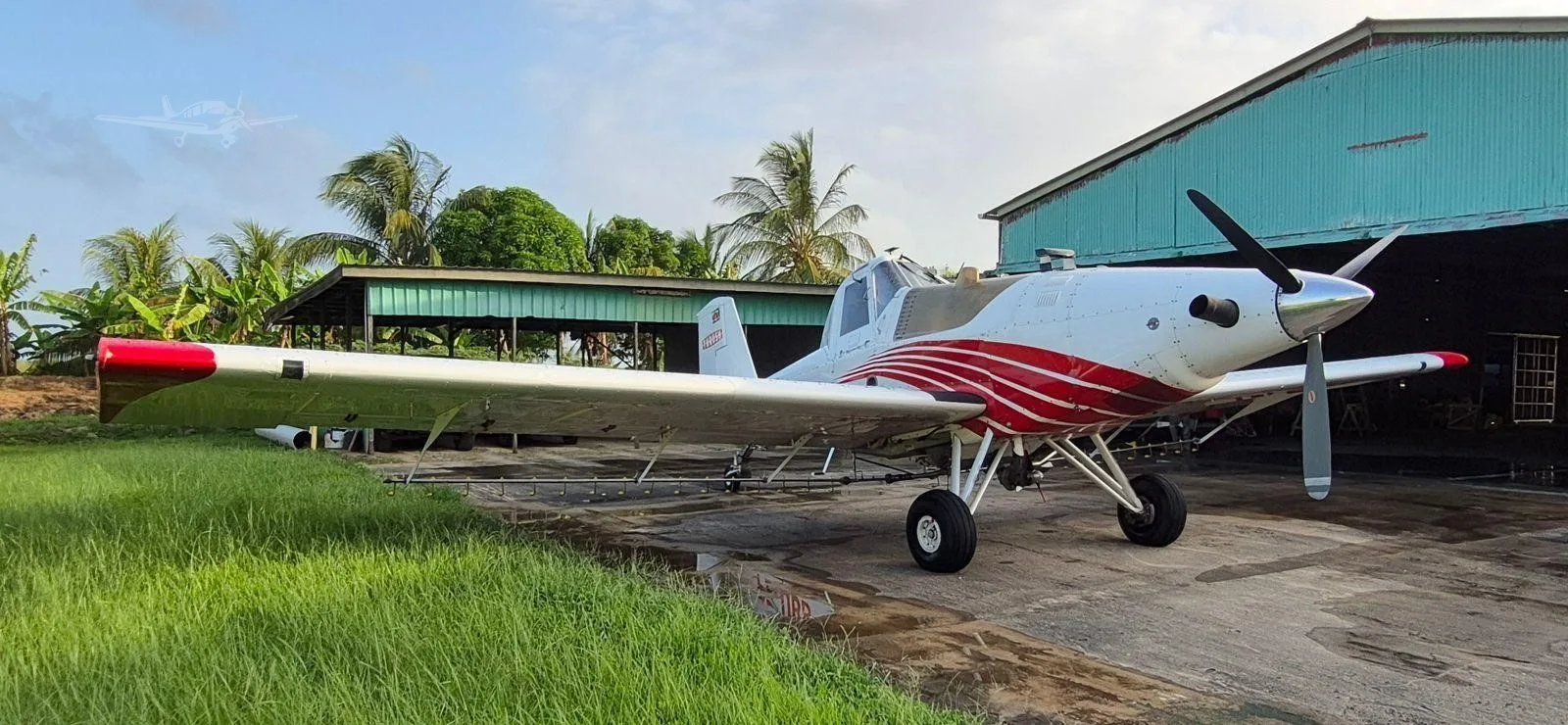 Exterior view of a 2017 THRUSH S2R-T34.