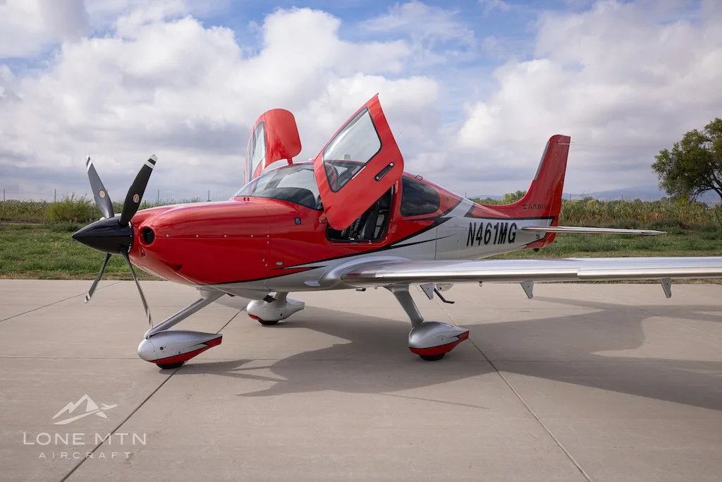 Exterior view of a 2021 Cirrus SR22T G6 GTS, N461MG.