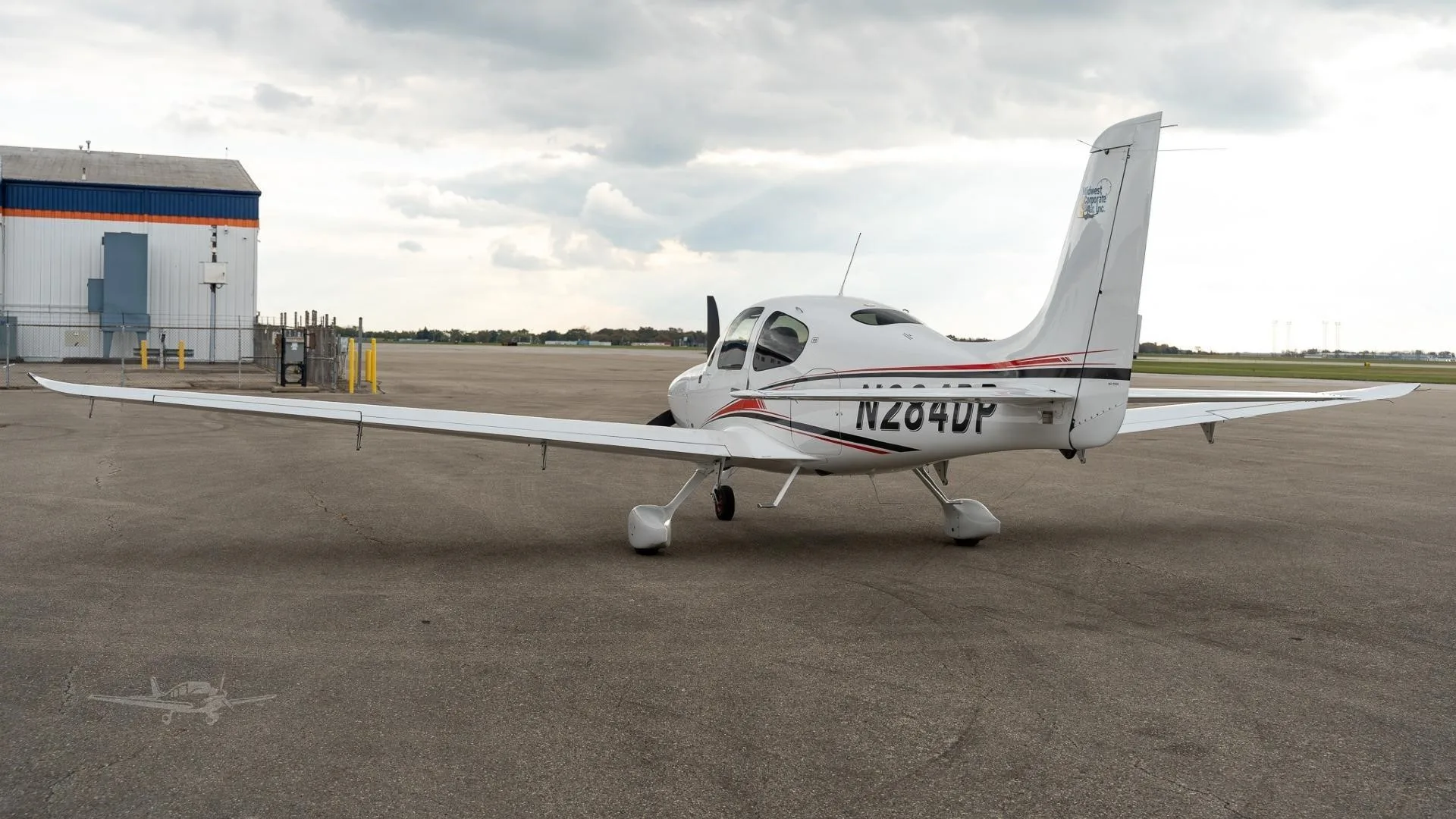 Exterior view of a 2022 CIRRUS SR20-G6, N284DP.