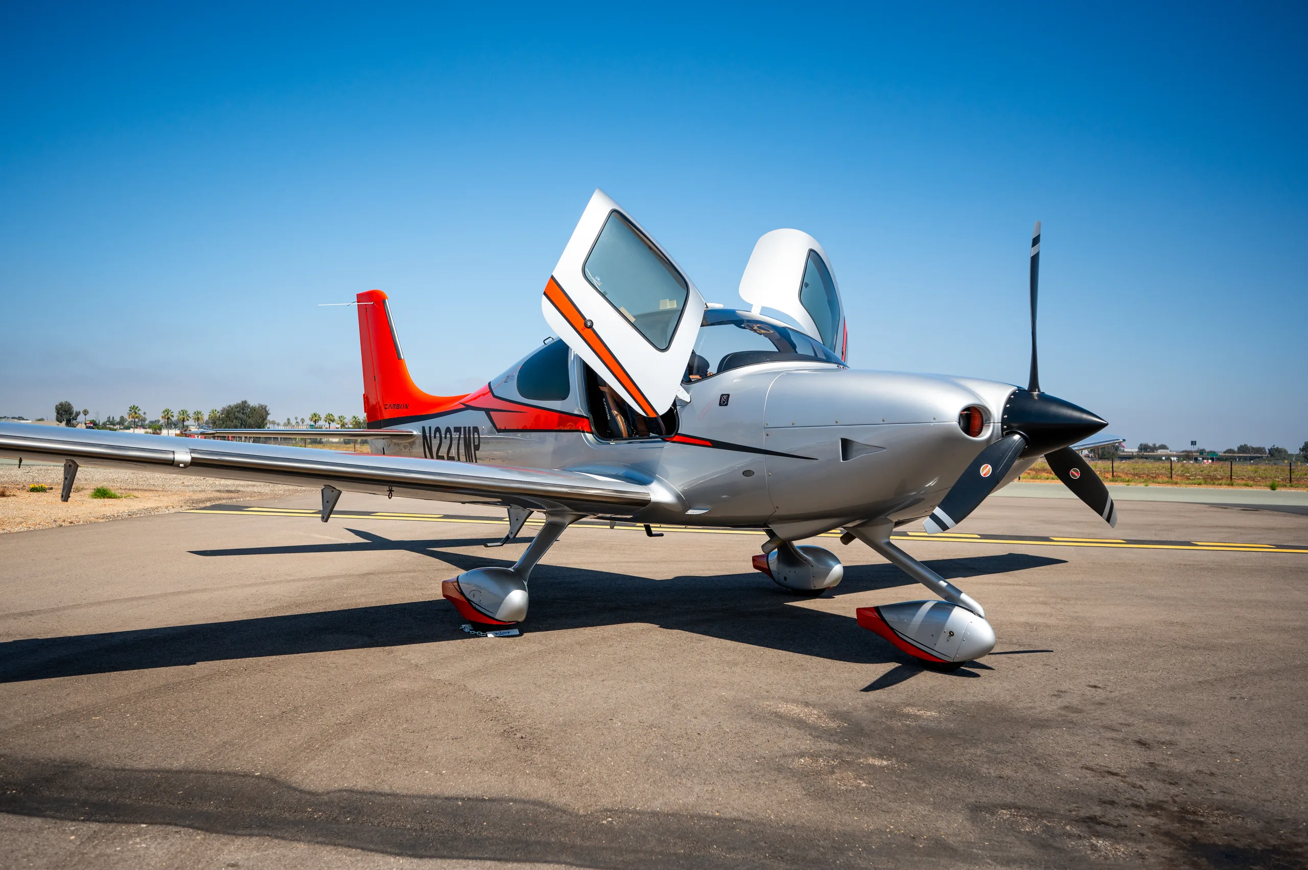 Exterior view of a 2025 Cirrus SR20-G7, N885WP.