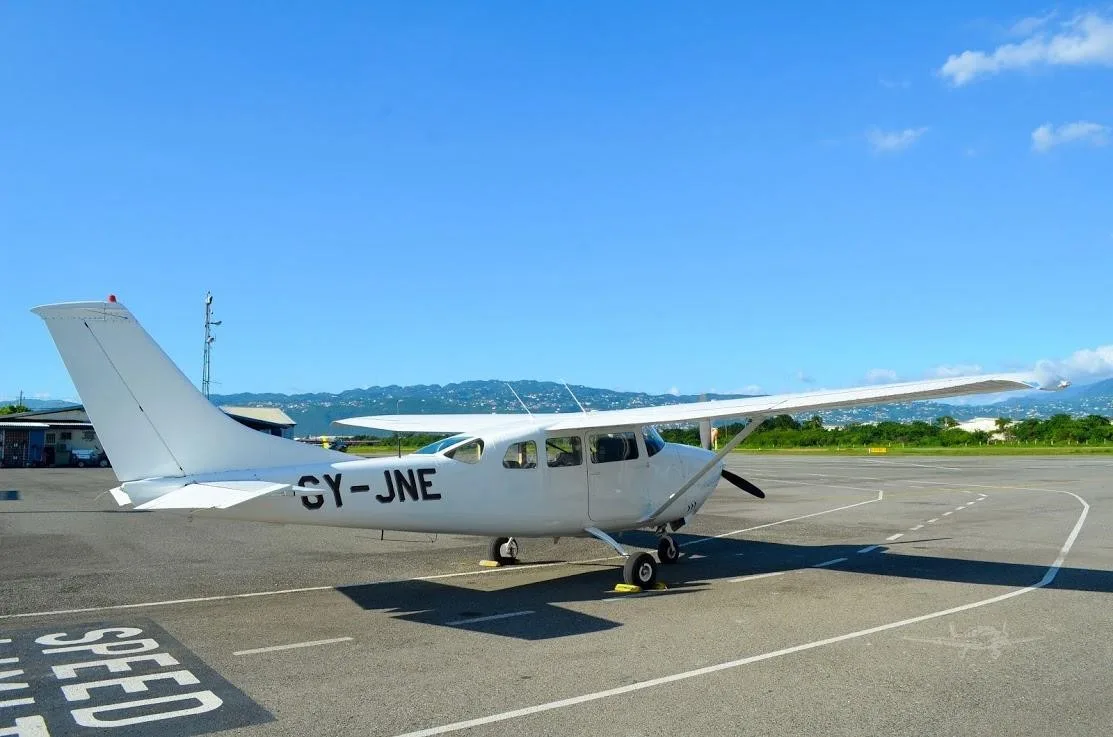 Exterior view of a 1967 CESSNA P206 SUPER SKYLANE, 6Y-JNE.