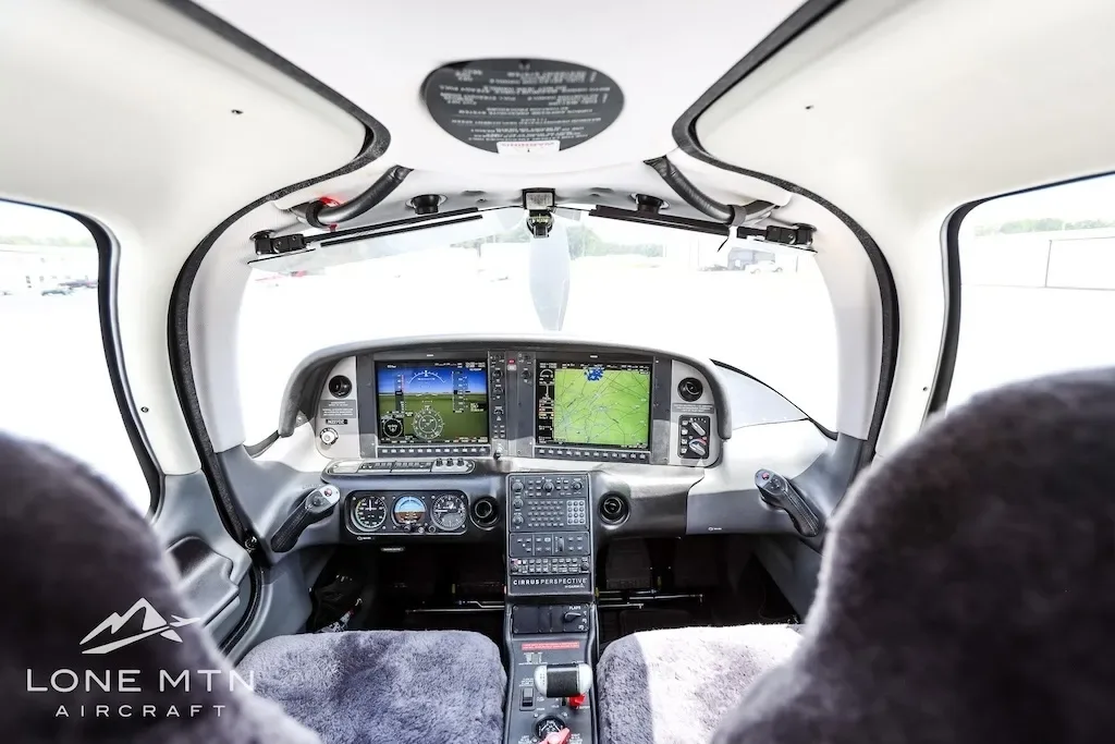 Cockpit and instrument panel of a 2008 Cirrus.