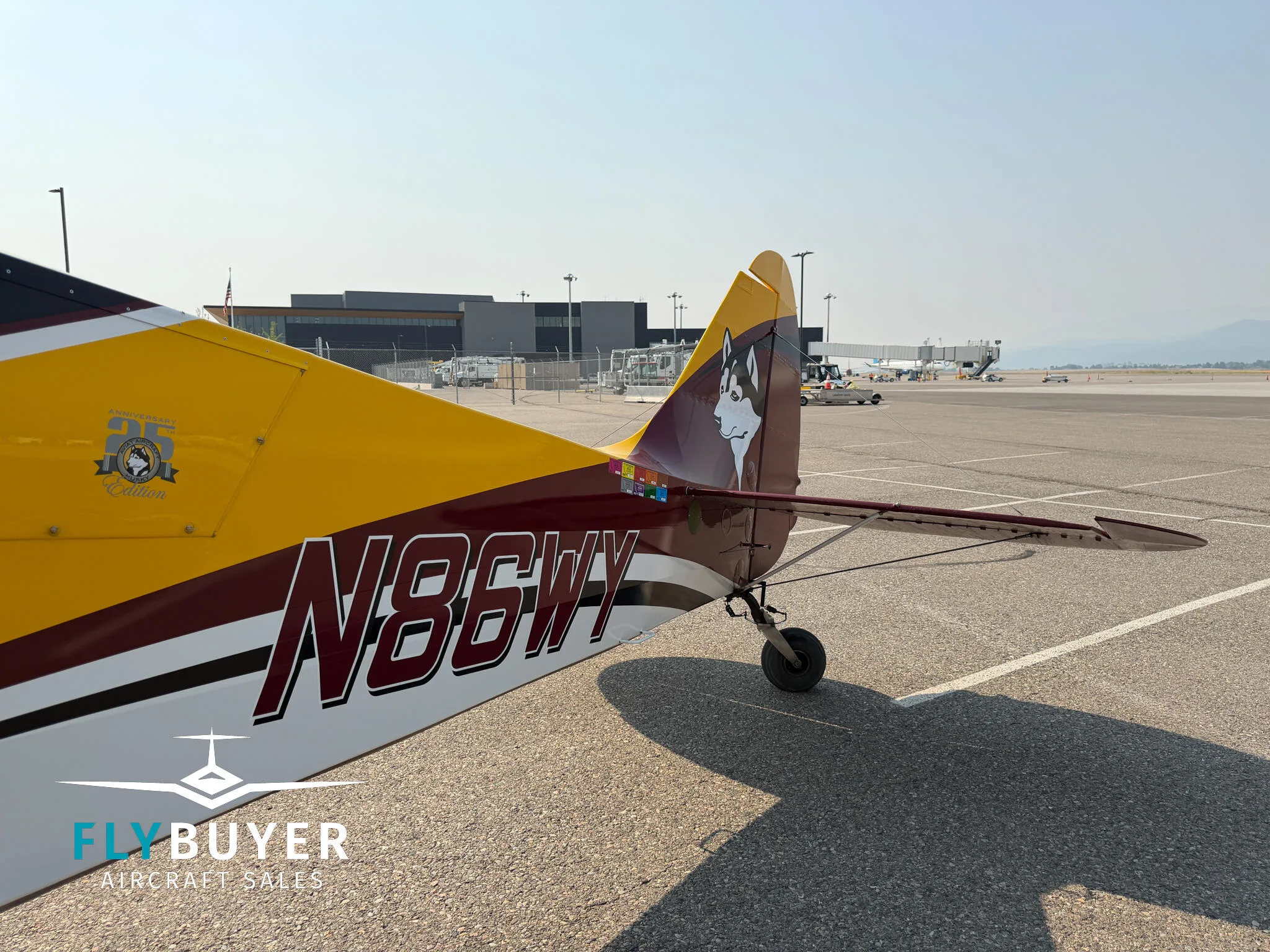 Exterior view of a 2012 Aviat A-1C-200 Husky.
