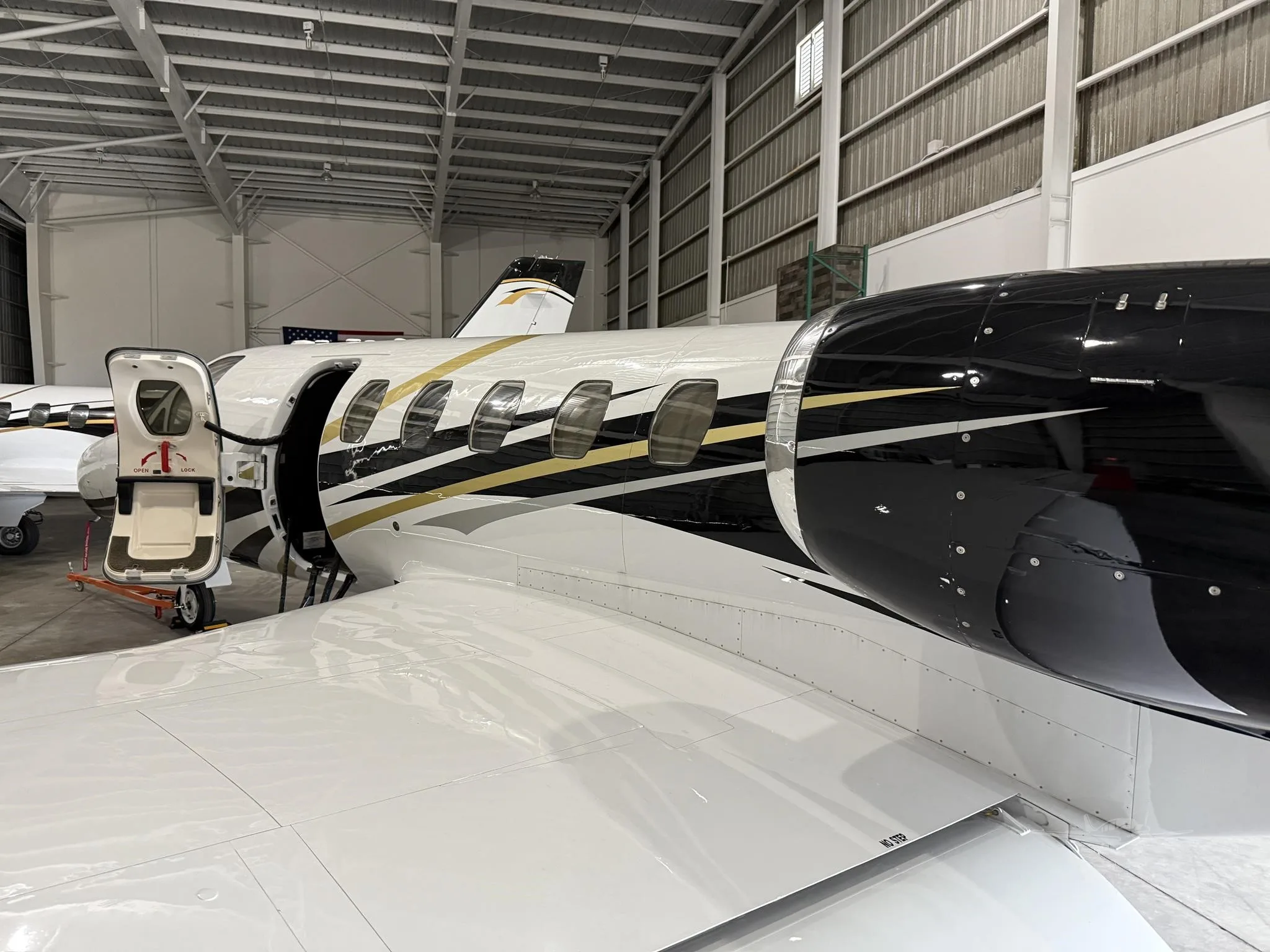 Exterior view of a 1986 CESSNA CITATION SII, N17LP.