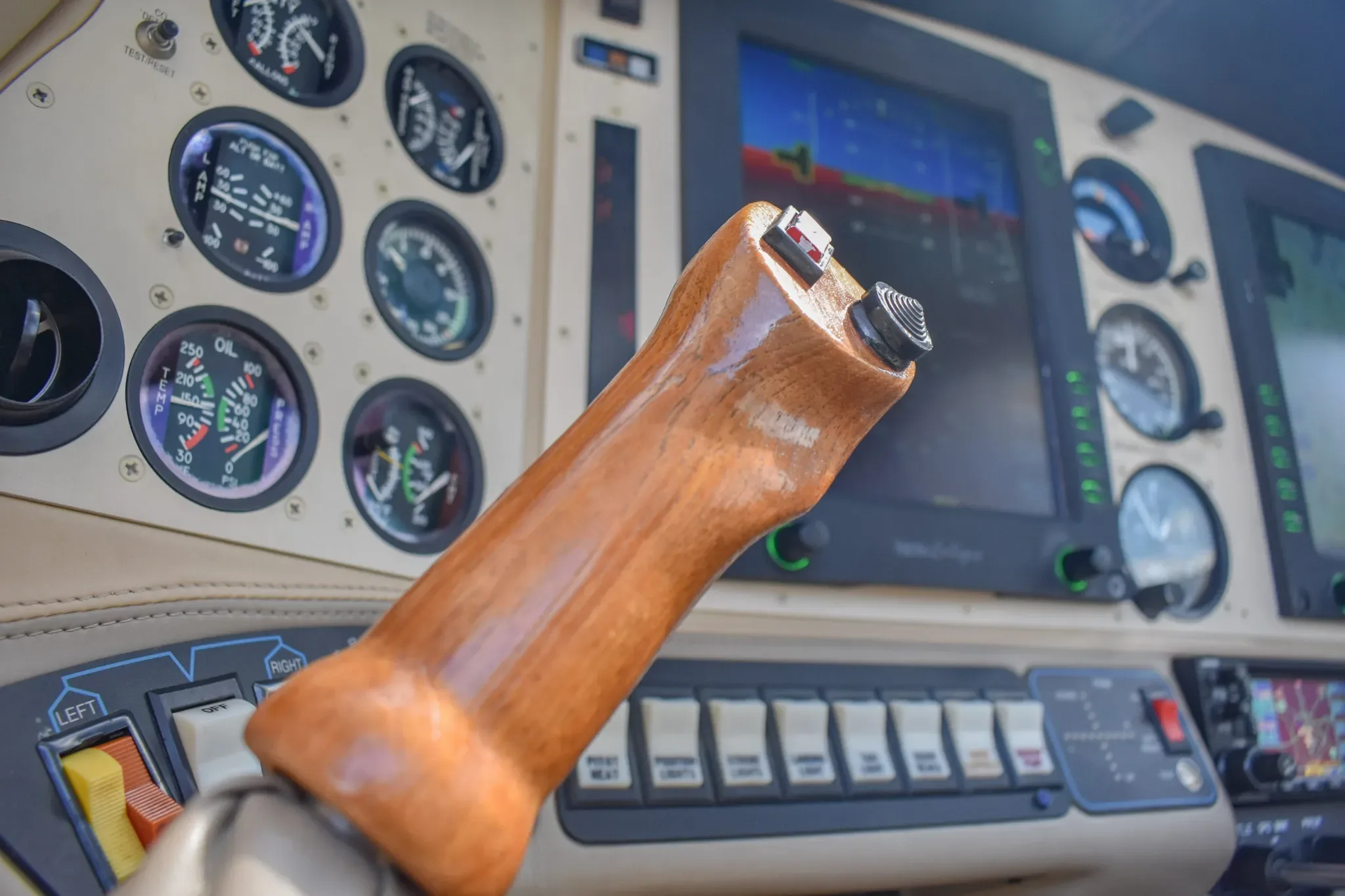 Avionics suite of a 2005 Columbia.