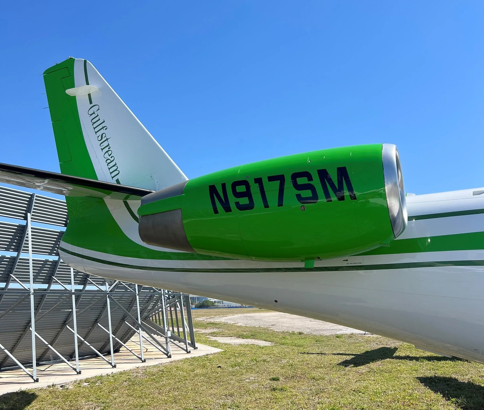 Exterior view of a 1998 ASTRA/GULFSTREAM ASTRA SPX.