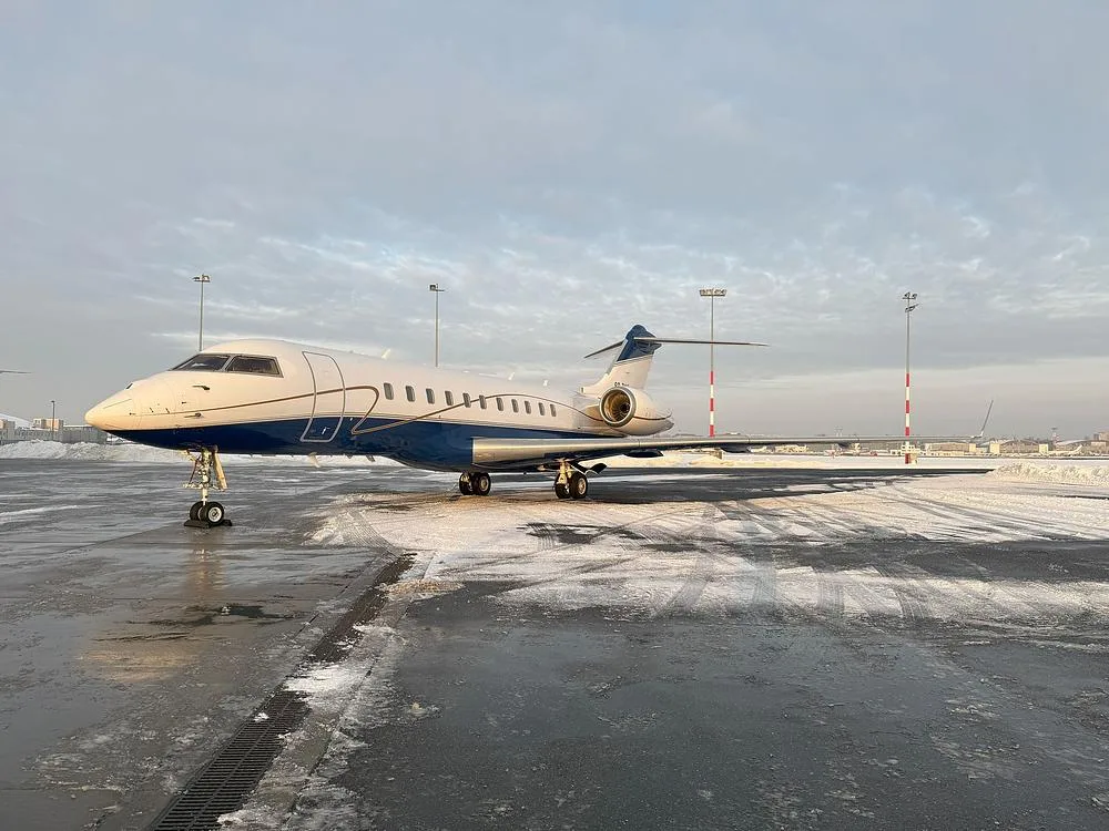 Exterior view of a 2008 Bombardier Global 5000, SP-ZAK.