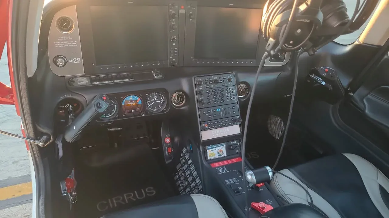 Avionics suite of a 2013 Cirrus SR22 G5.