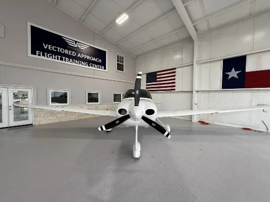 Exterior view of a 2019 Cirrus SR20, N627CN.