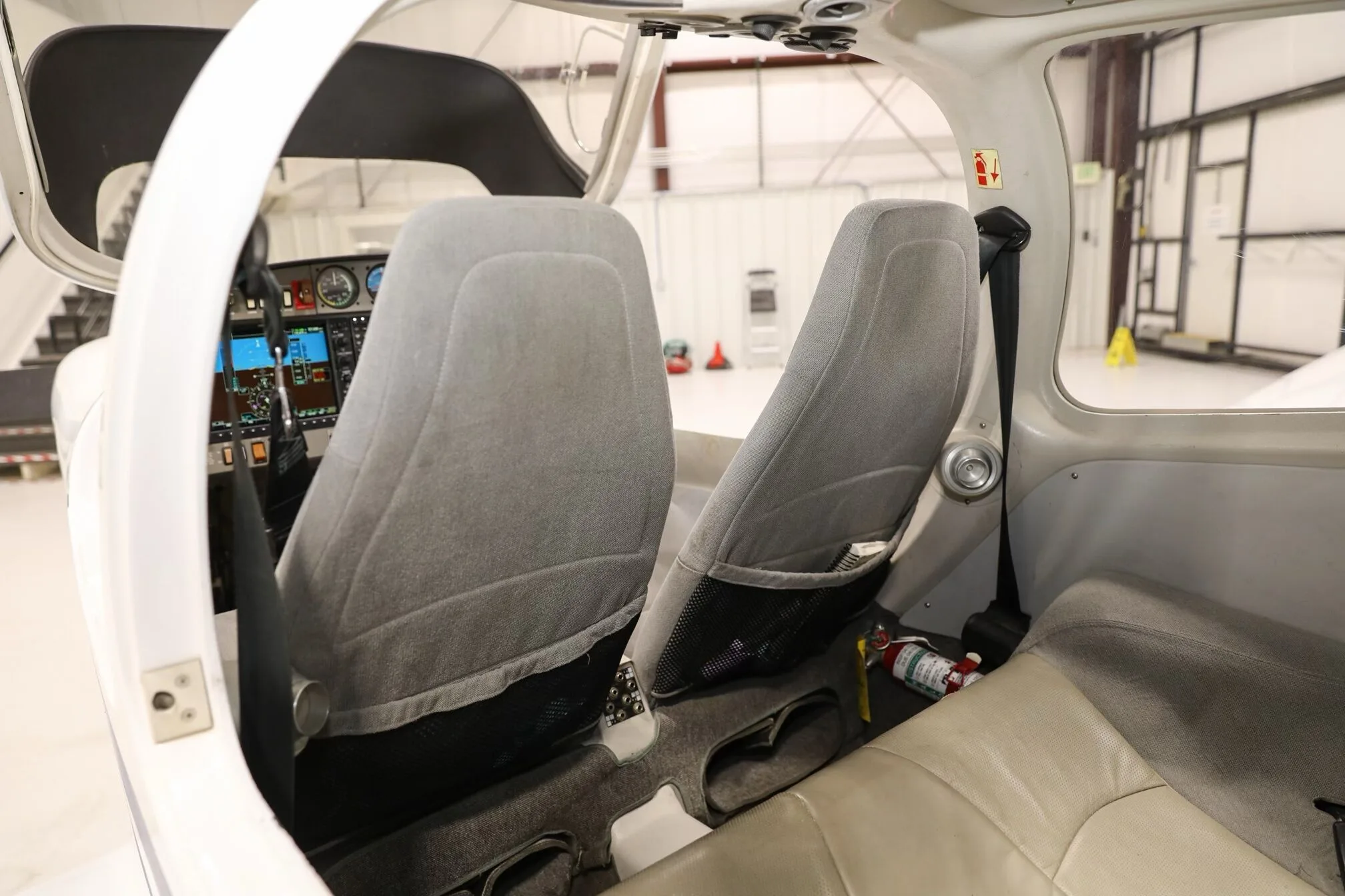 Cabin interior of a 2006 Diamond DA40-FP Diamond Star.