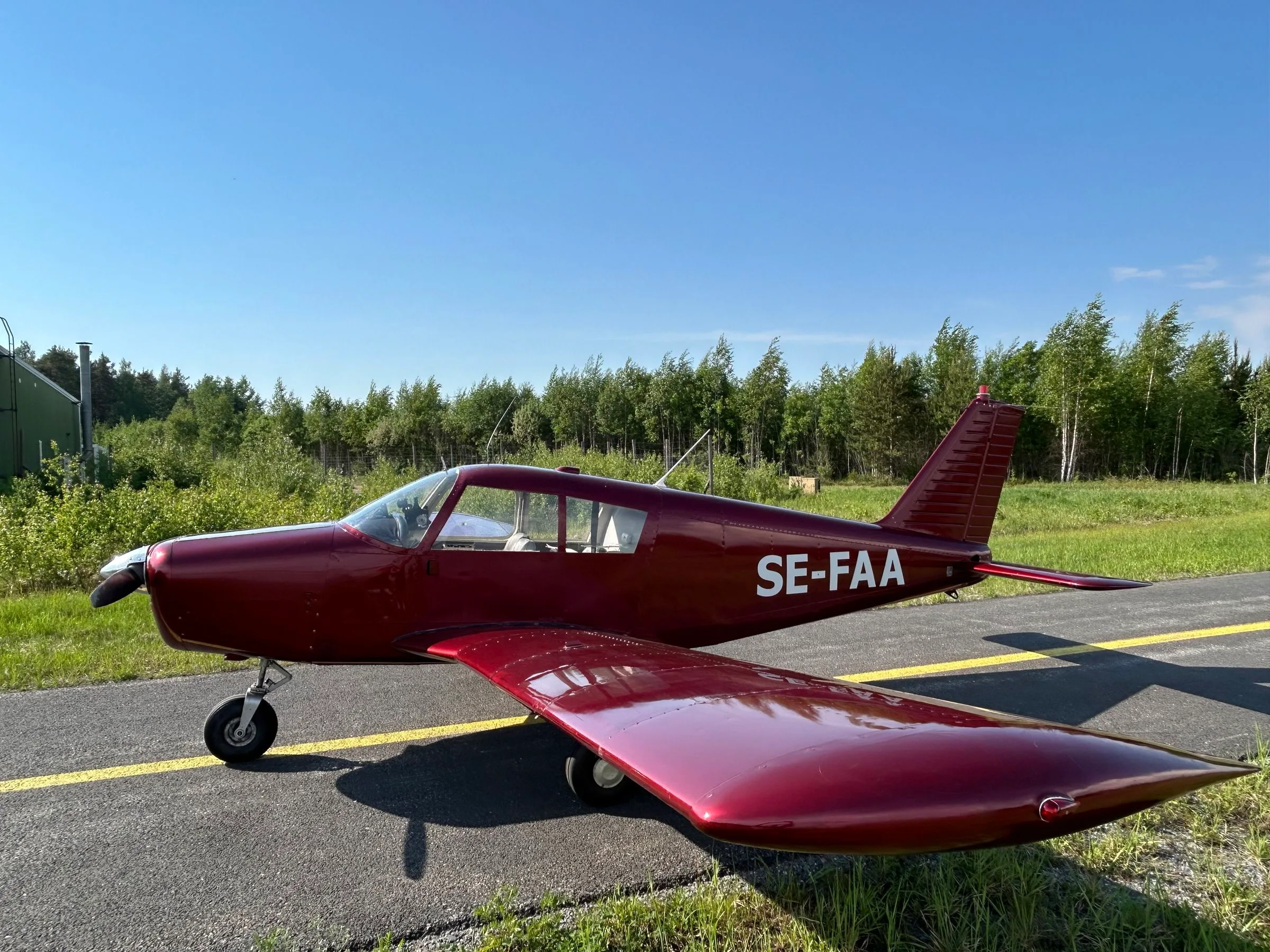 Exterior view of a 1967 Piper PA-28-150 Cherokee, SE-FAA.