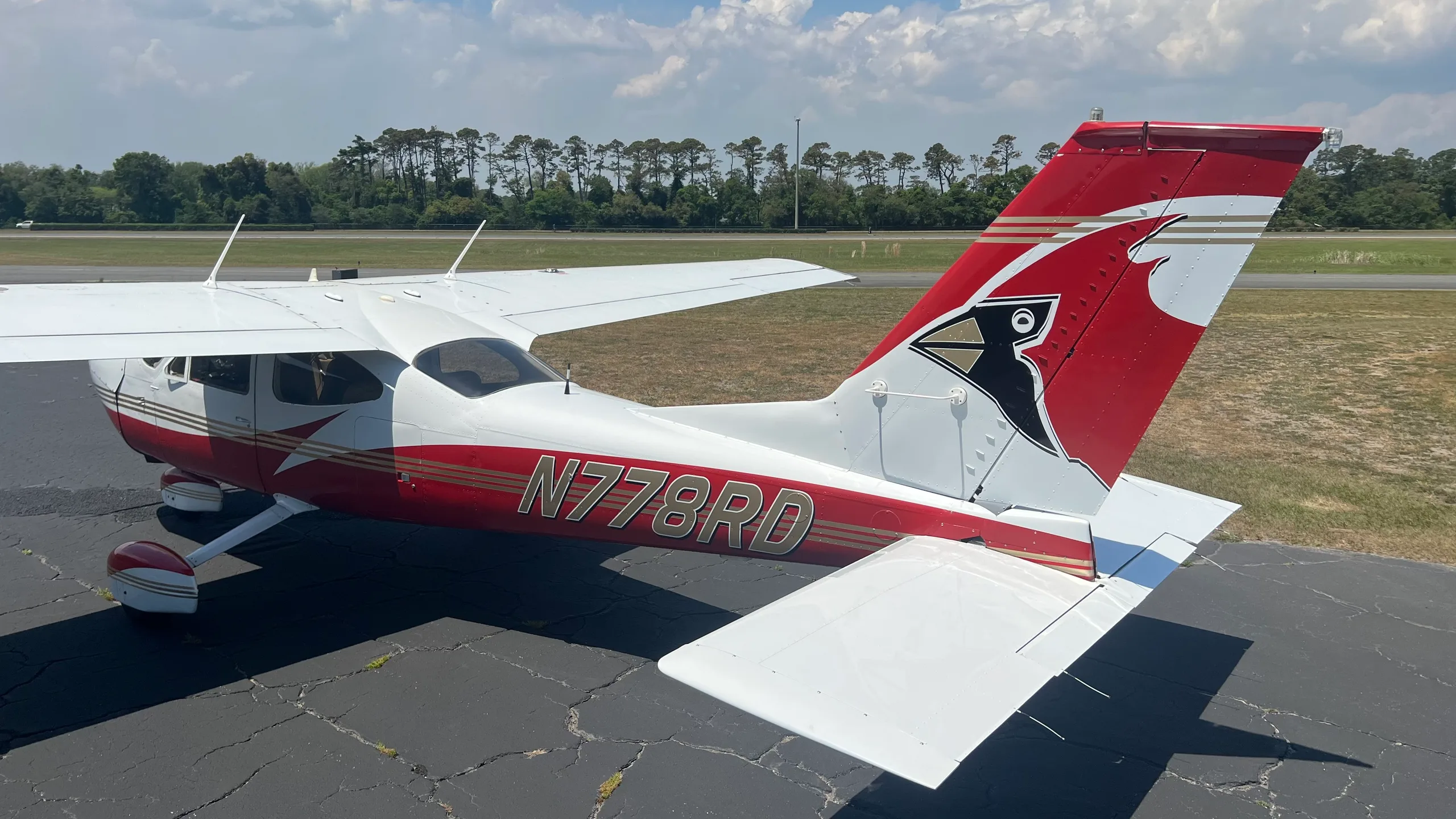 Exterior view of a 1977, N778RD.