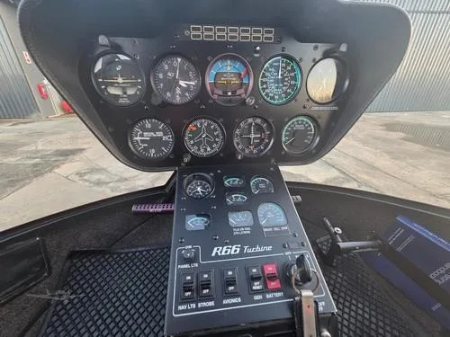 Cockpit and instrument panel of a 2013 ROBINSON R66.