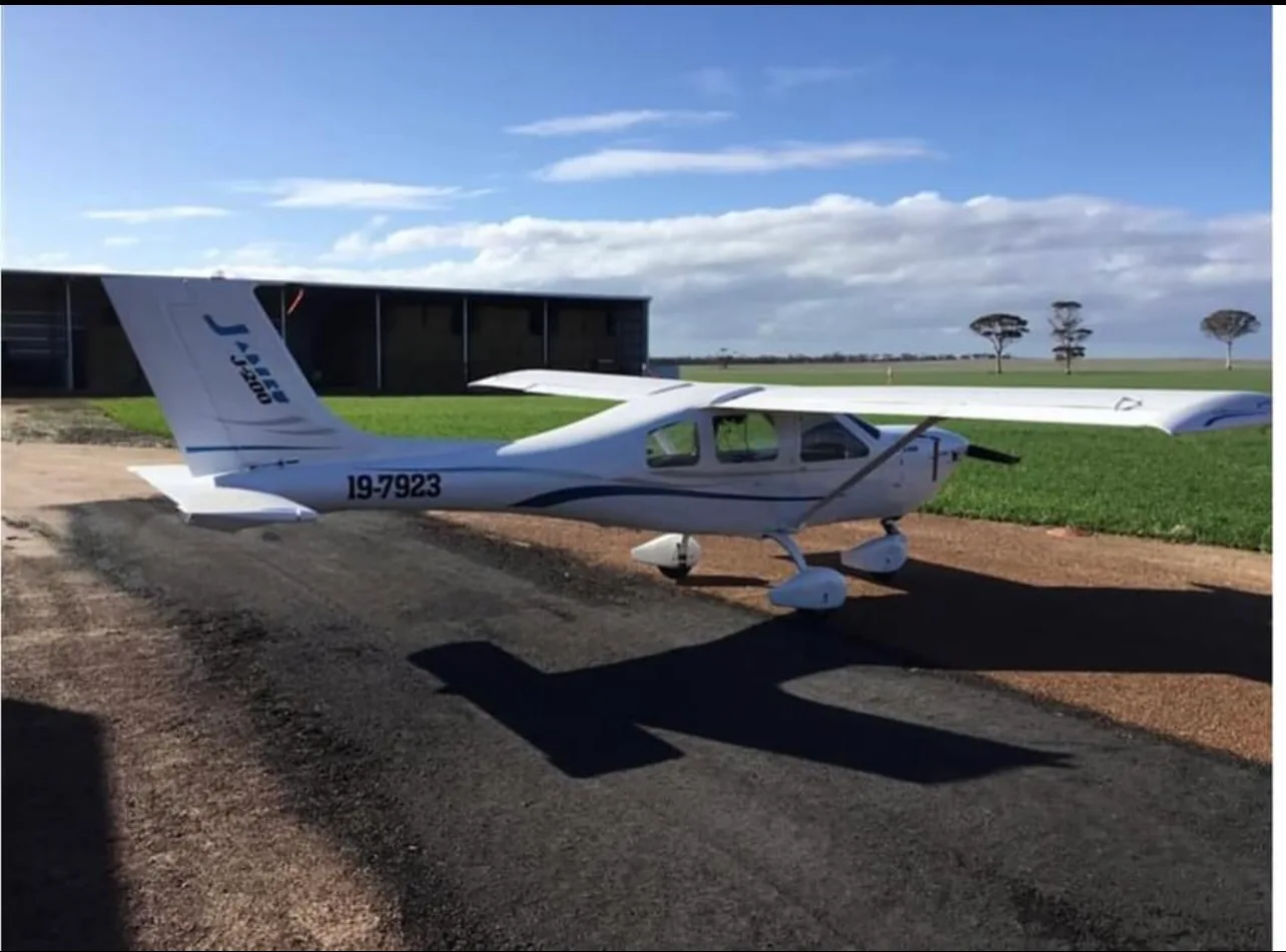 Exterior view of a 2011 JABIRU J200.
