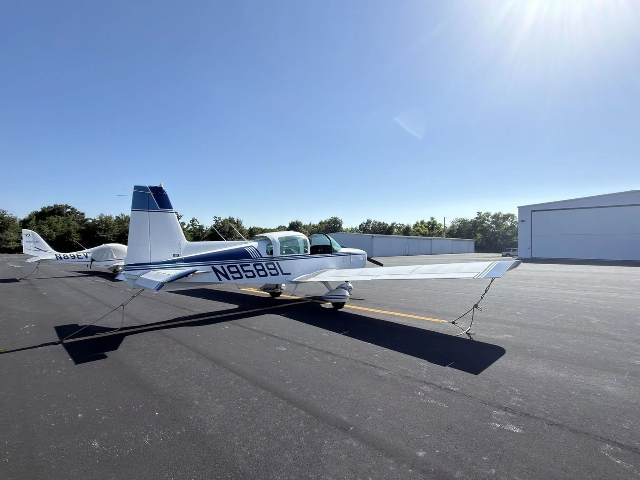 Exterior view of a 1974 GRUMMAN/AMERICAN GENERAL AA5 TRAVELER, N9589L.