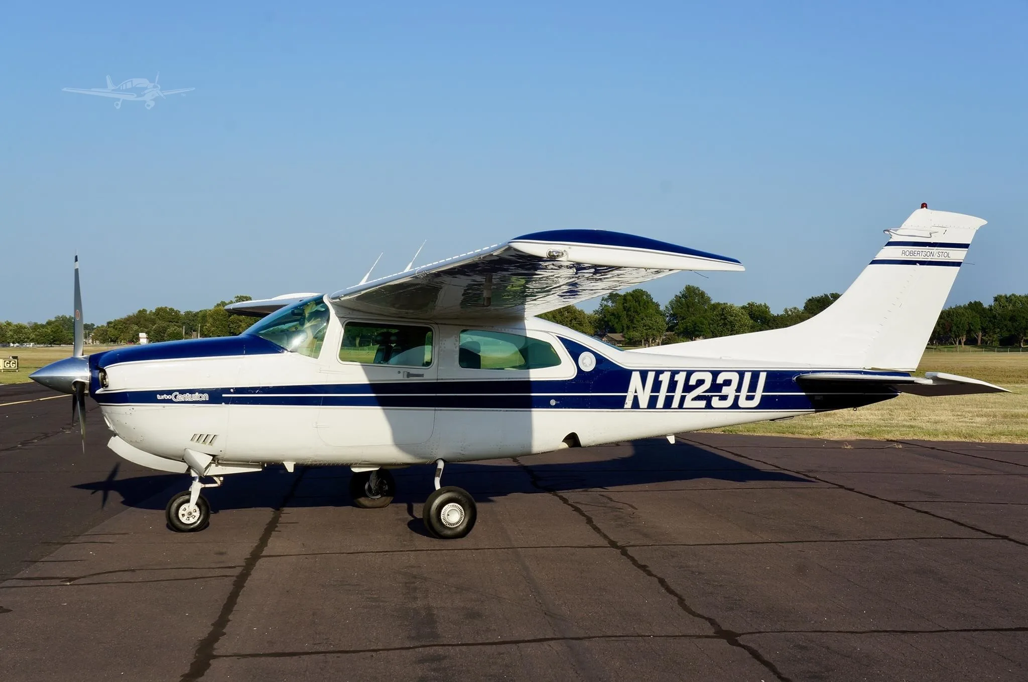 Cockpit and instrument panel of a 1982 CESSNA TURBO 210N.