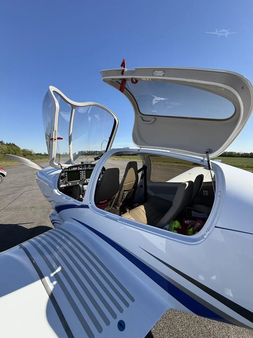 Exterior view of a 2023 DIAMOND DA40 NG, G-SLAY.