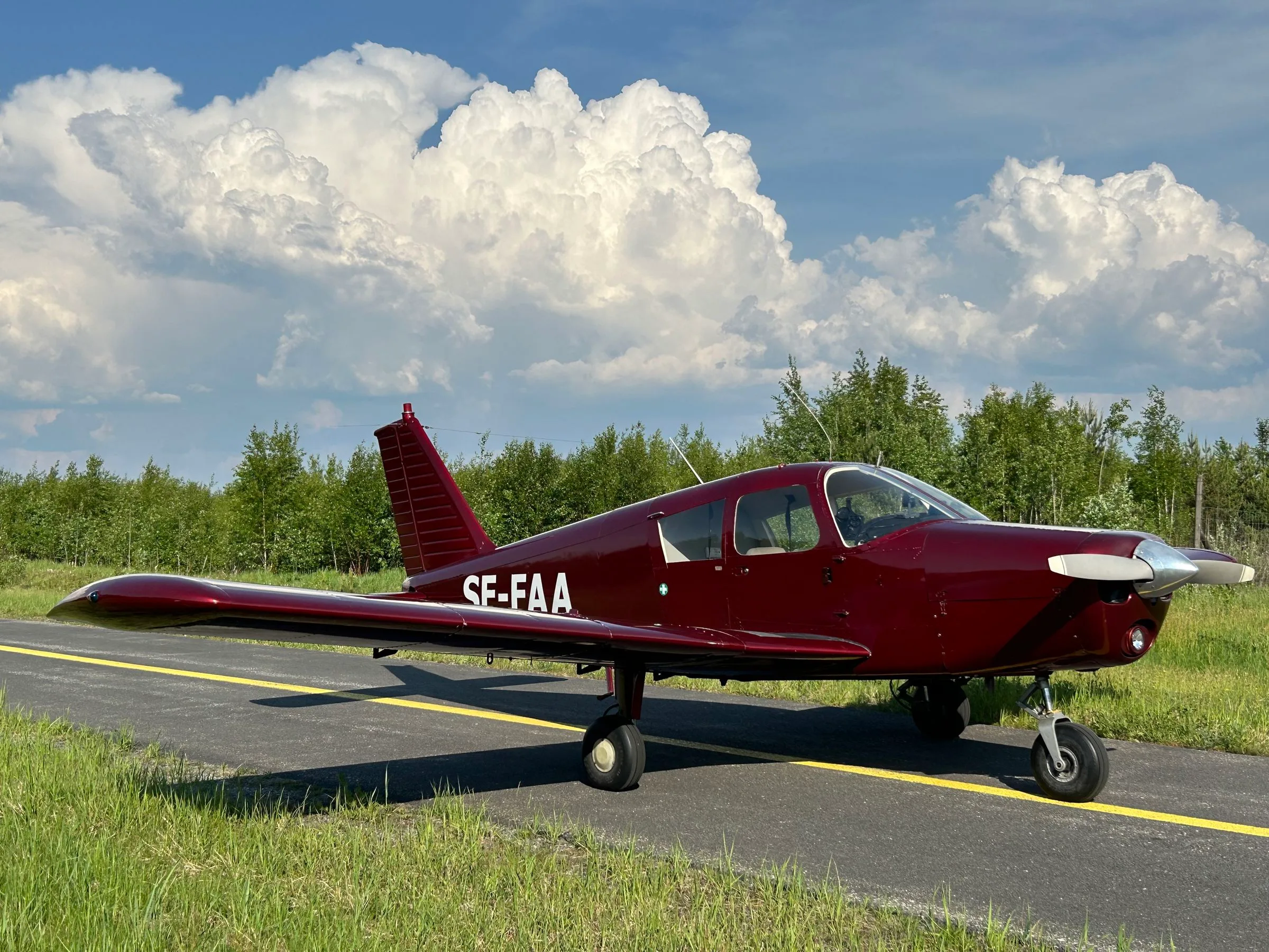 Exterior view of a 1967 Piper PA-28-150 Cherokee, SE-FAA.