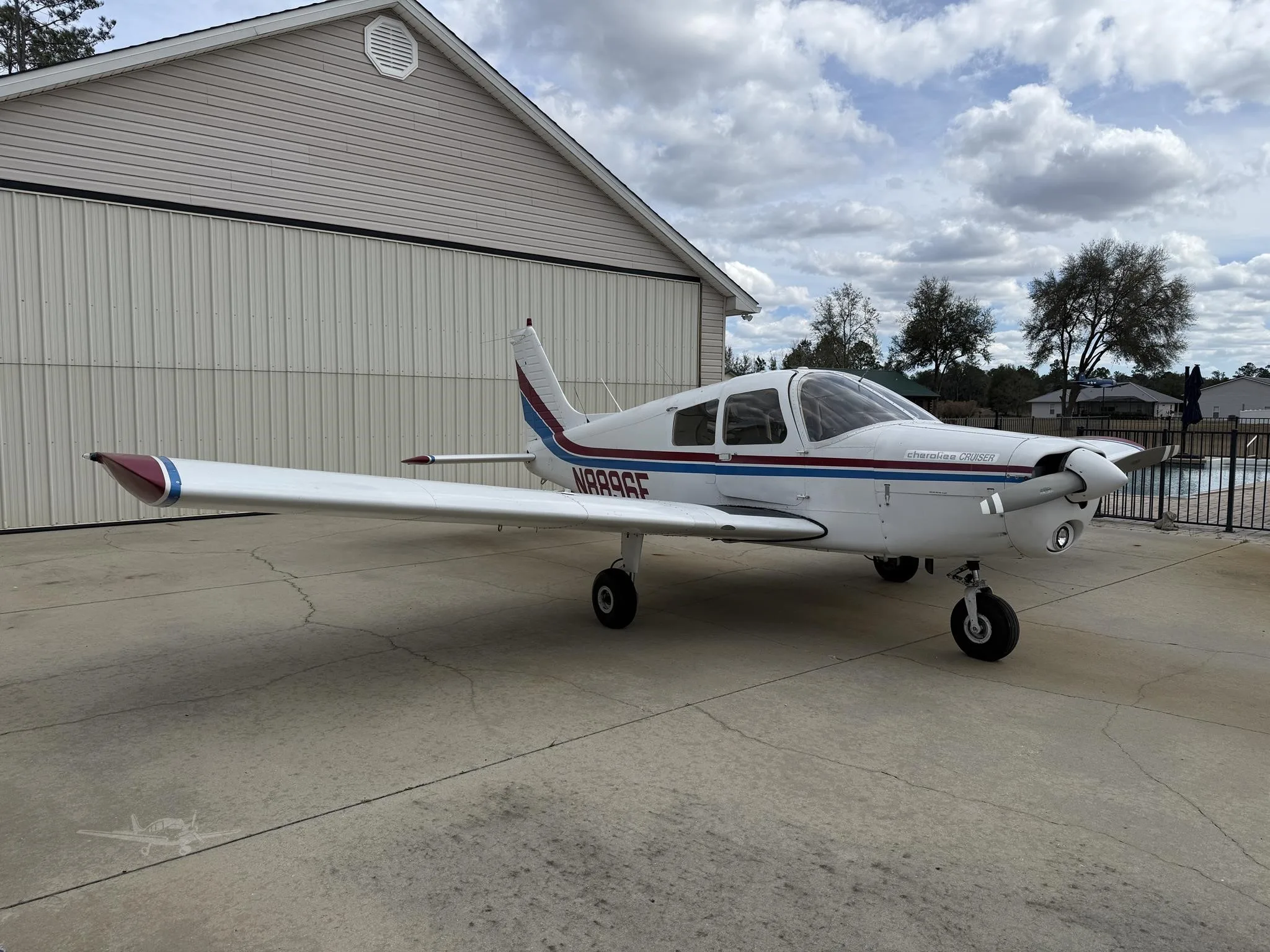 Exterior view of a 1976 PIPER CHEROKEE 140, N833WT.