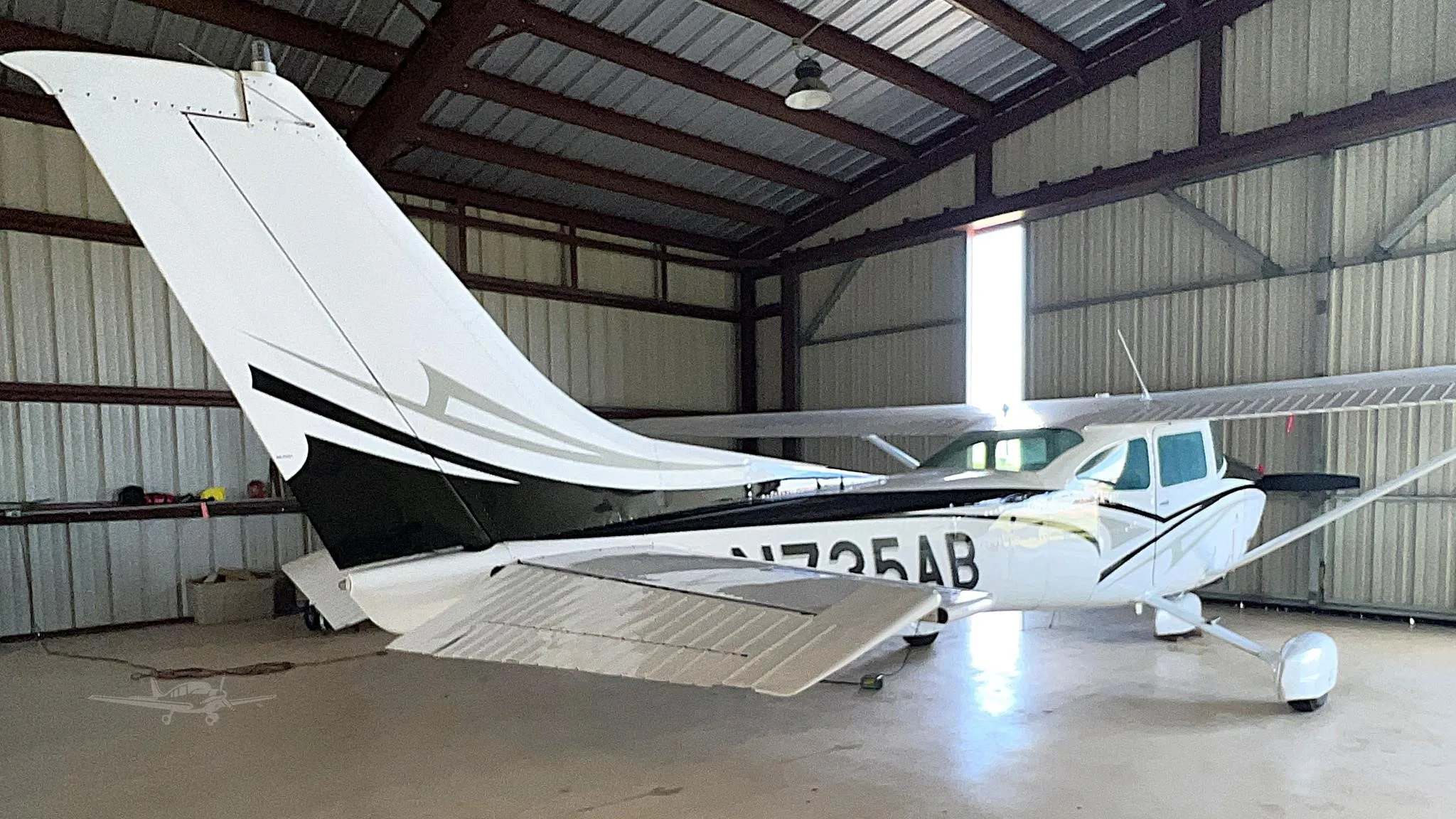 Exterior view of a 1977 CESSNA 182Q SKYLANE, N735AB.