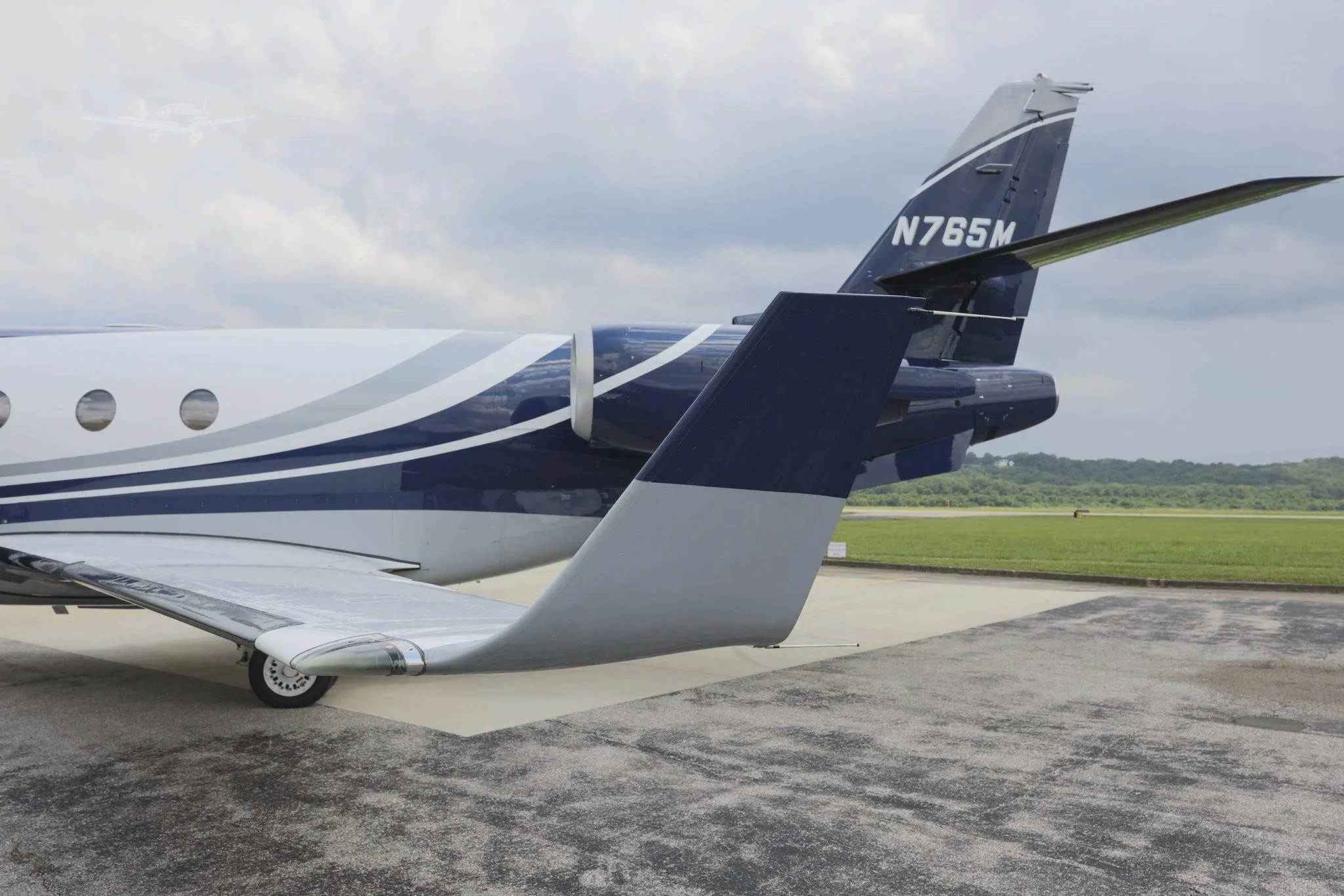 Exterior view of a 2006 GULFSTREAM G200.