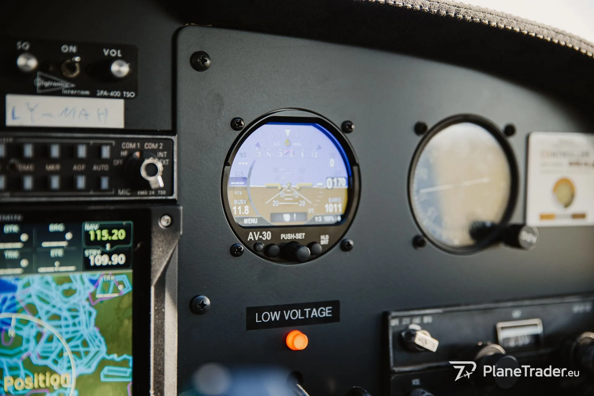 Avionics suite of a 1973 Cessna 182 Reims Rocket.