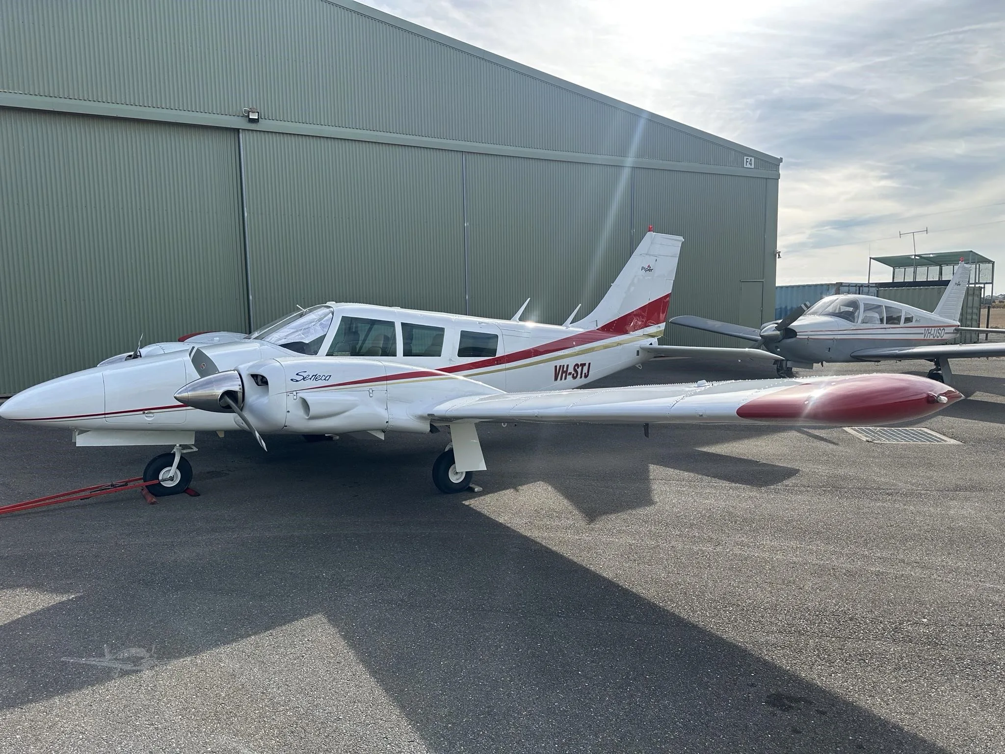 Exterior view of a 1972 PIPER SENECA.