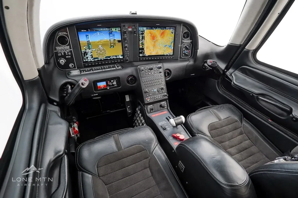 Cockpit and instrument panel of a 2019 Cirrus SR22T.