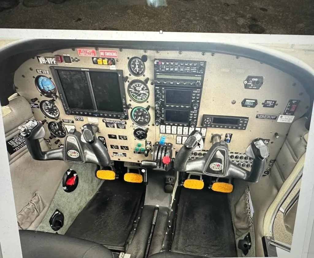 Cockpit and instrument panel of a 2013 PIPER ARROW III.