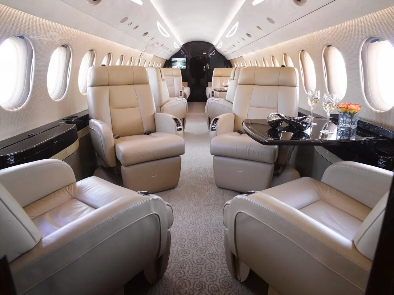 Cabin interior of a 2009 DASSAULT FALCON 7X.