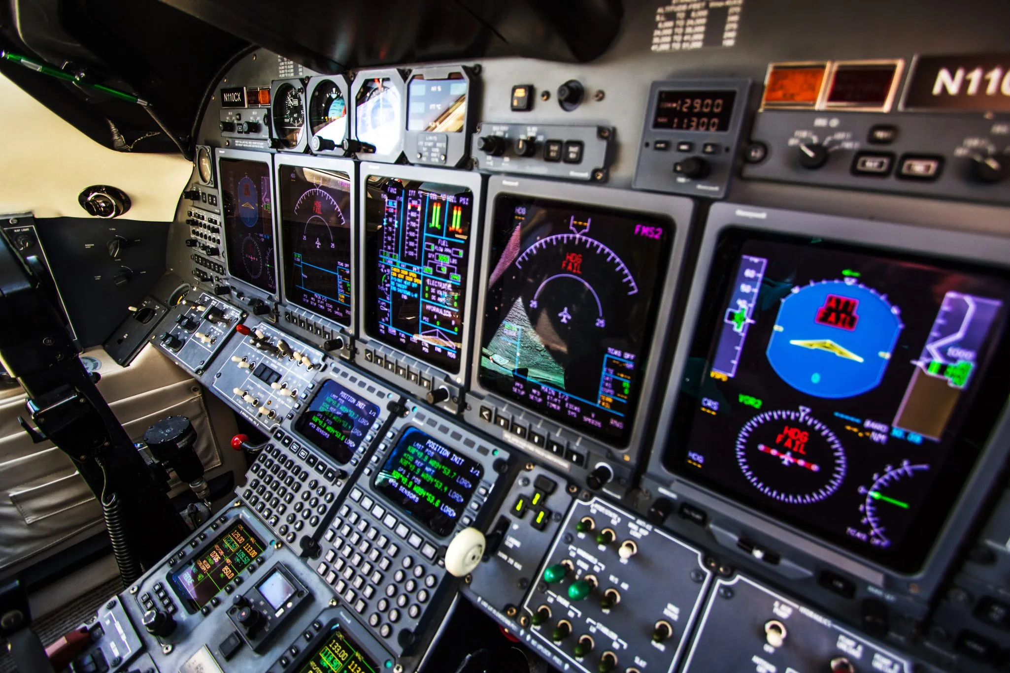 Cockpit and instrument panel of a 1999 Cessna Citation 750 X.