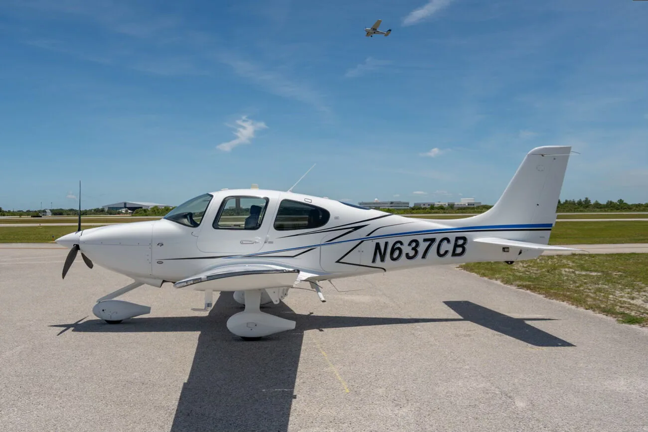 Exterior view of a 2025 Cirrus SR20-G7+, N637CB.